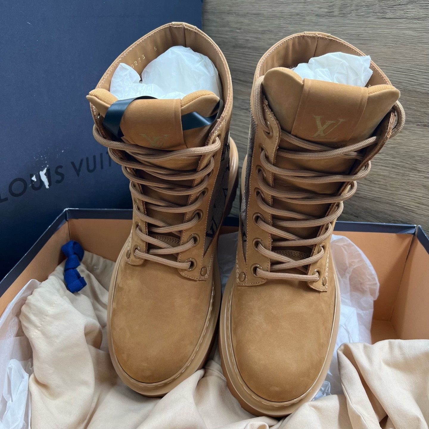 Louis Vuitton Louis Vuitton Brown Lowtop Sneakers us_10 Women Size US 10 / IT 40 - 1 Thumbnail