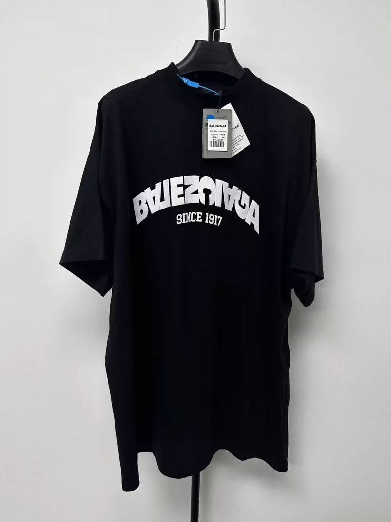 Balenciaga Balenciaga Special-shaped reverse logo short sleeve Size US L / EU 52-54 / 3 - 1 Thumbnail