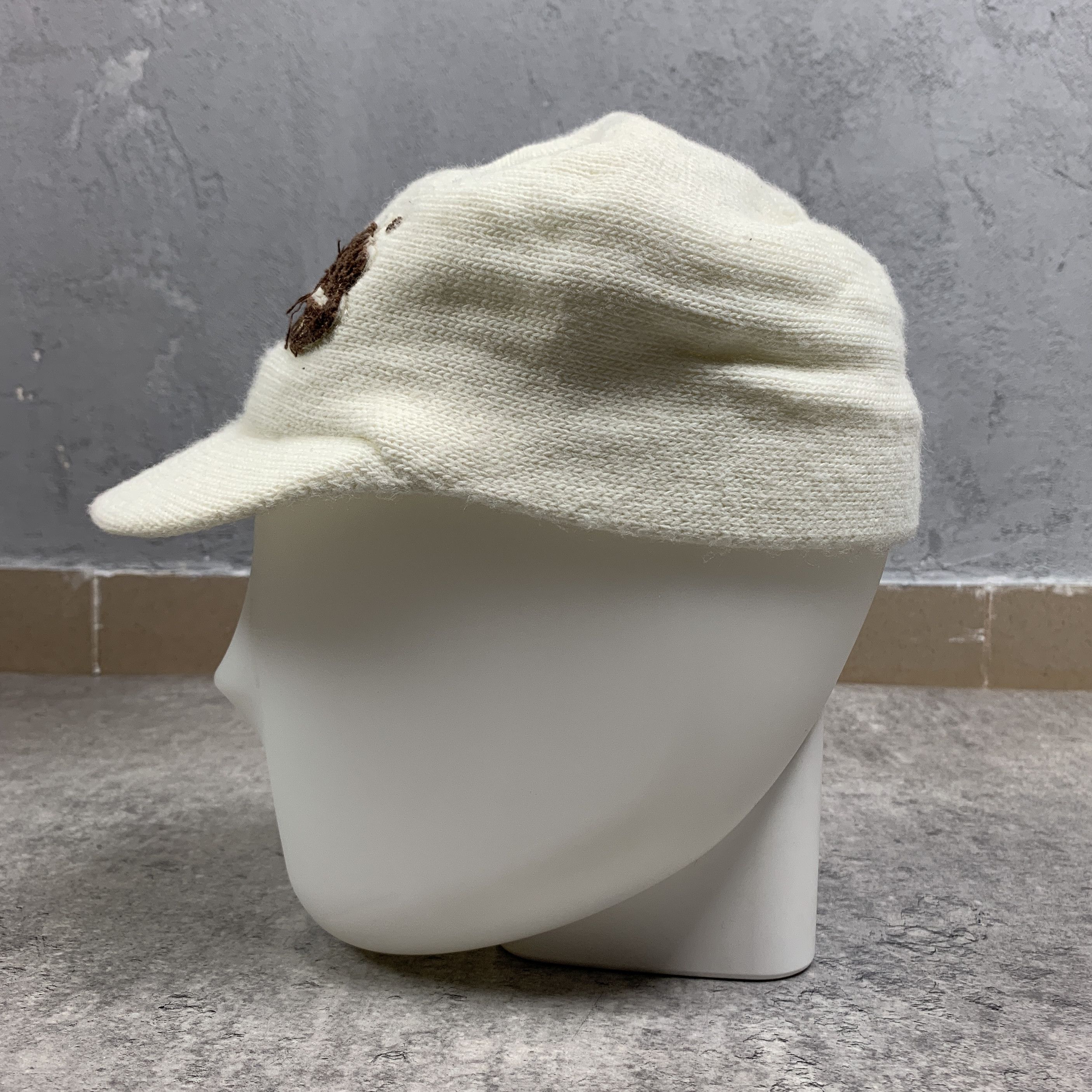 Abercrombie & Fitch Abercrombie & Fitch white snow hat Size ONE SIZE - 6 Thumbnail
