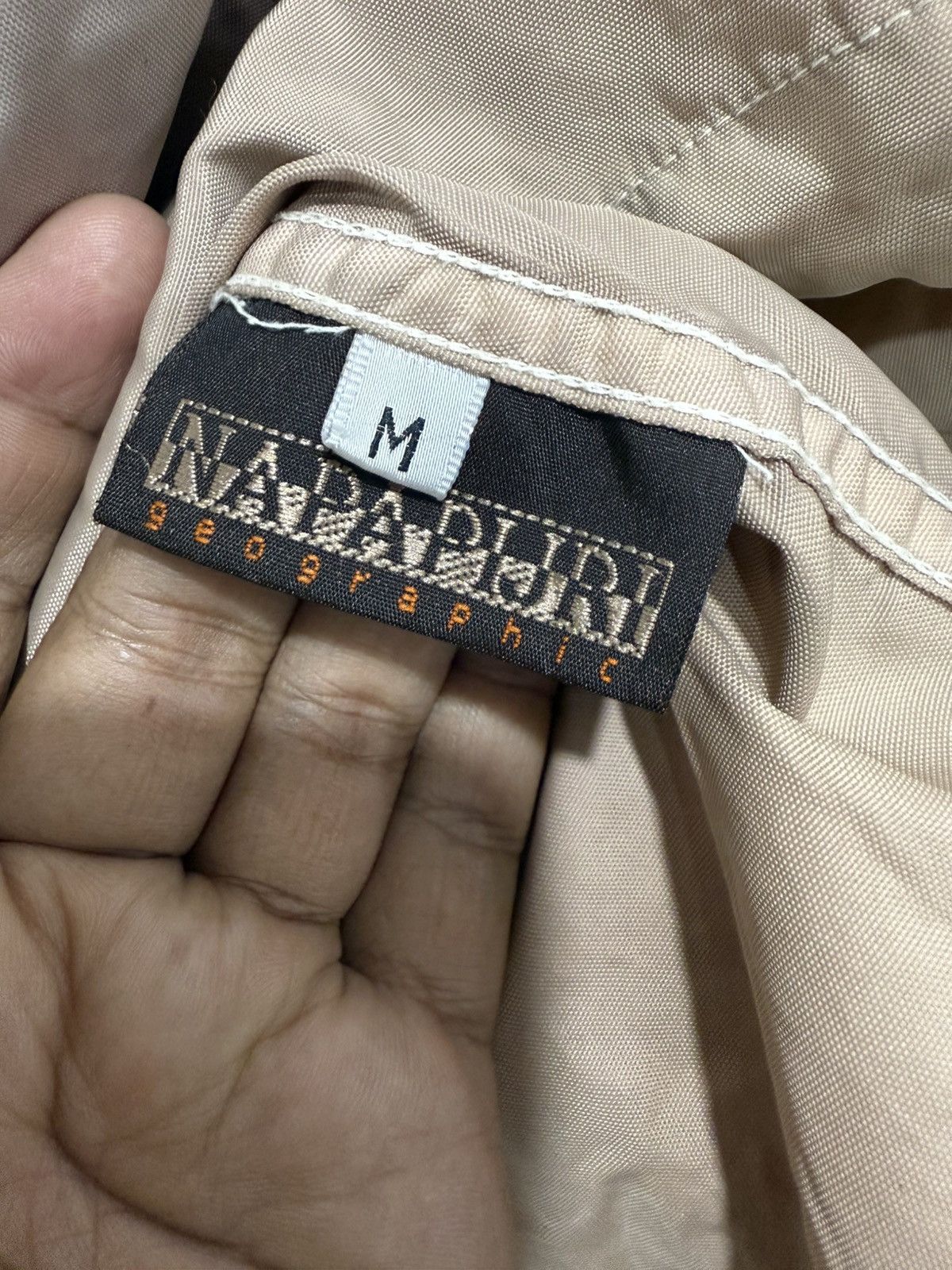 Napapijri SUN FADED ART NAPAJIRI GEOGRAPHIC ANORAK JACKET FRONT POCKET Size US L / EU 52-54 / 3 - 8 Thumbnail
