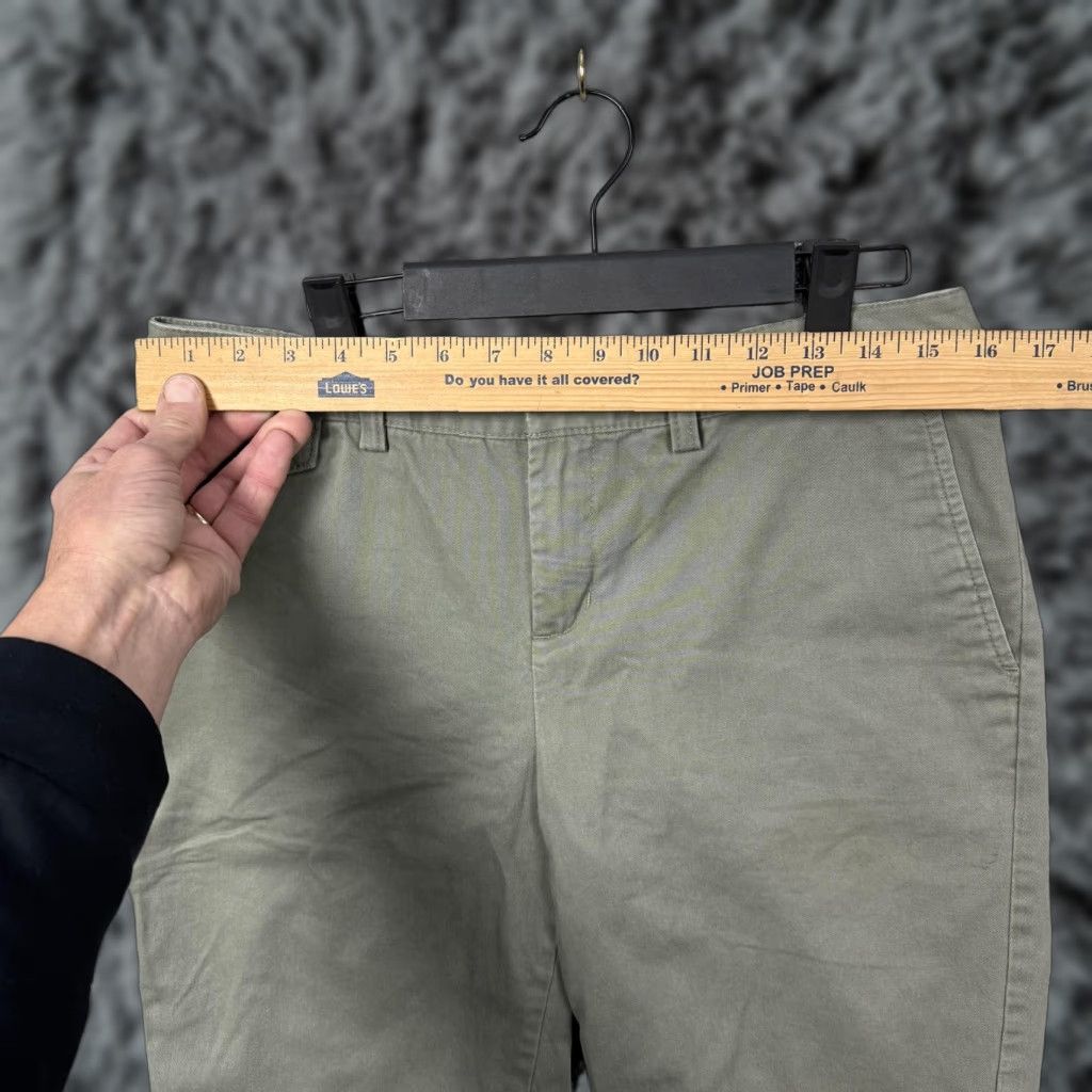 Eddie Bauer Eddie Bauer Bermuda Shorts Women 6 Mercer Fit Casual 100% Cotton Twill Green Sage Front Zip Button Pockets Womens Size 28" / US 6 / IT 42 - 1 Thumbnail