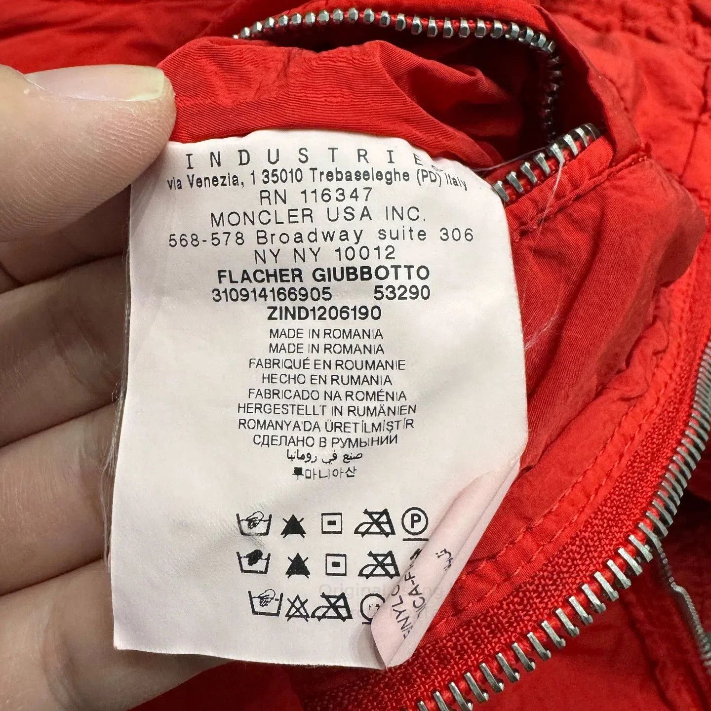 Moncler Red Quilted Light Jacket Size L. Size US L / EU 52-54 / 3 - 3 Thumbnail