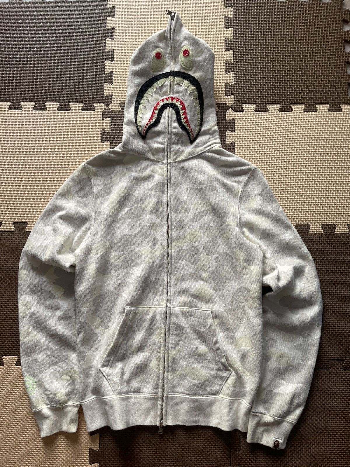 Bape 2000s Bape Shark Glow in The Dark Fullzip Hoodie A2 Size US S / EU 44-46 / 1 - 8 Thumbnail