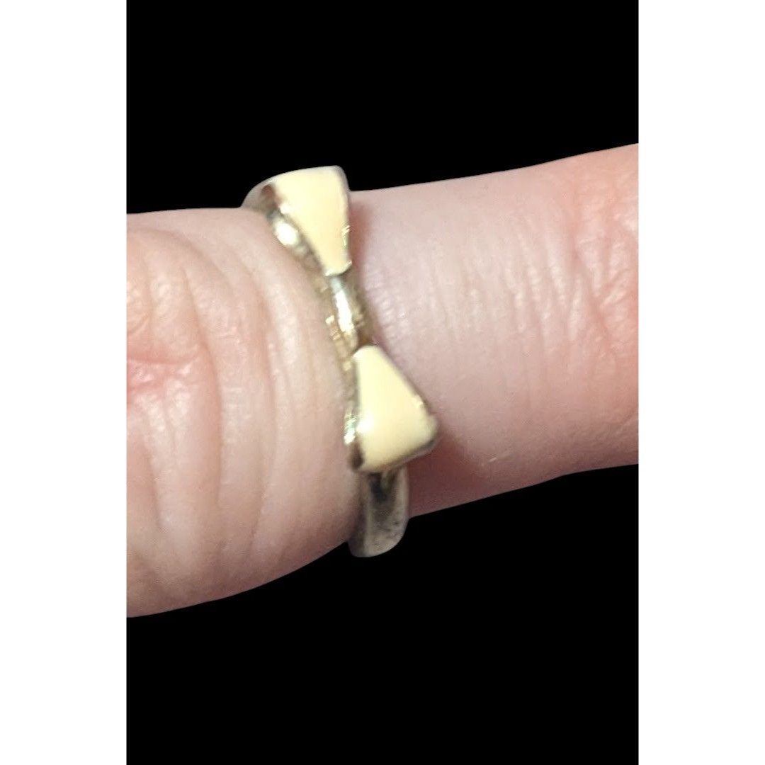 Other Minimalist Coquette Silver Tone And Cream Bow Ring Size 7 Size ONE SIZE - 6 Thumbnail