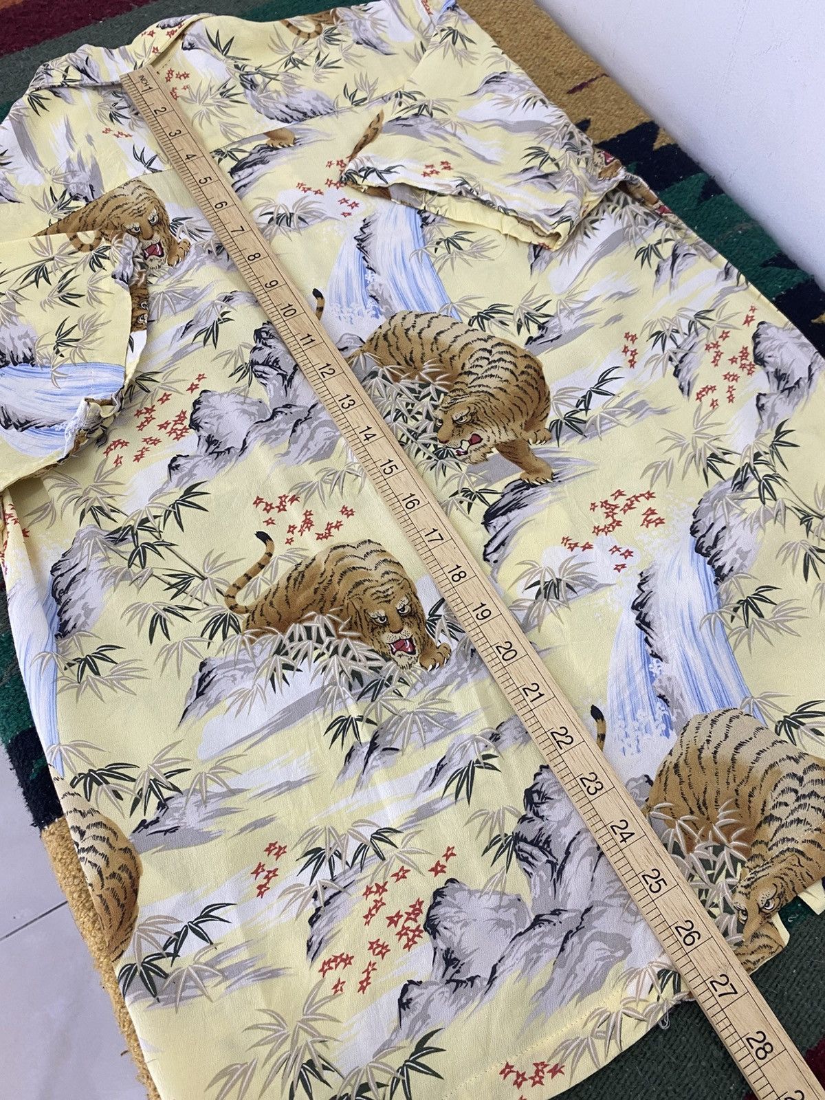 Japanese Brand Oniwa Soto Hawaiian Rayon Tiger Print Button up Shirt Size US L / EU 52-54 / 3 - 8 Thumbnail