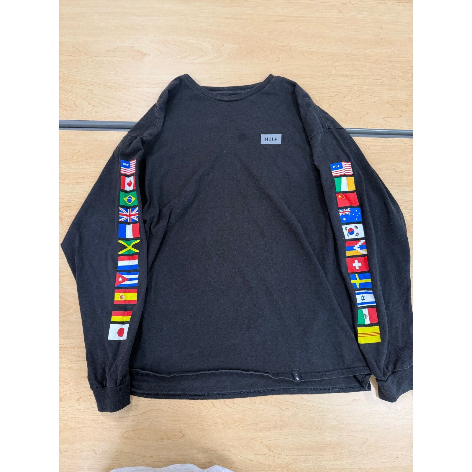 Huf HUF XL Black Long Sleeve Shirt – World Flags Sleeve Print Size US XL / EU 56 / 4 - 1 Thumbnail