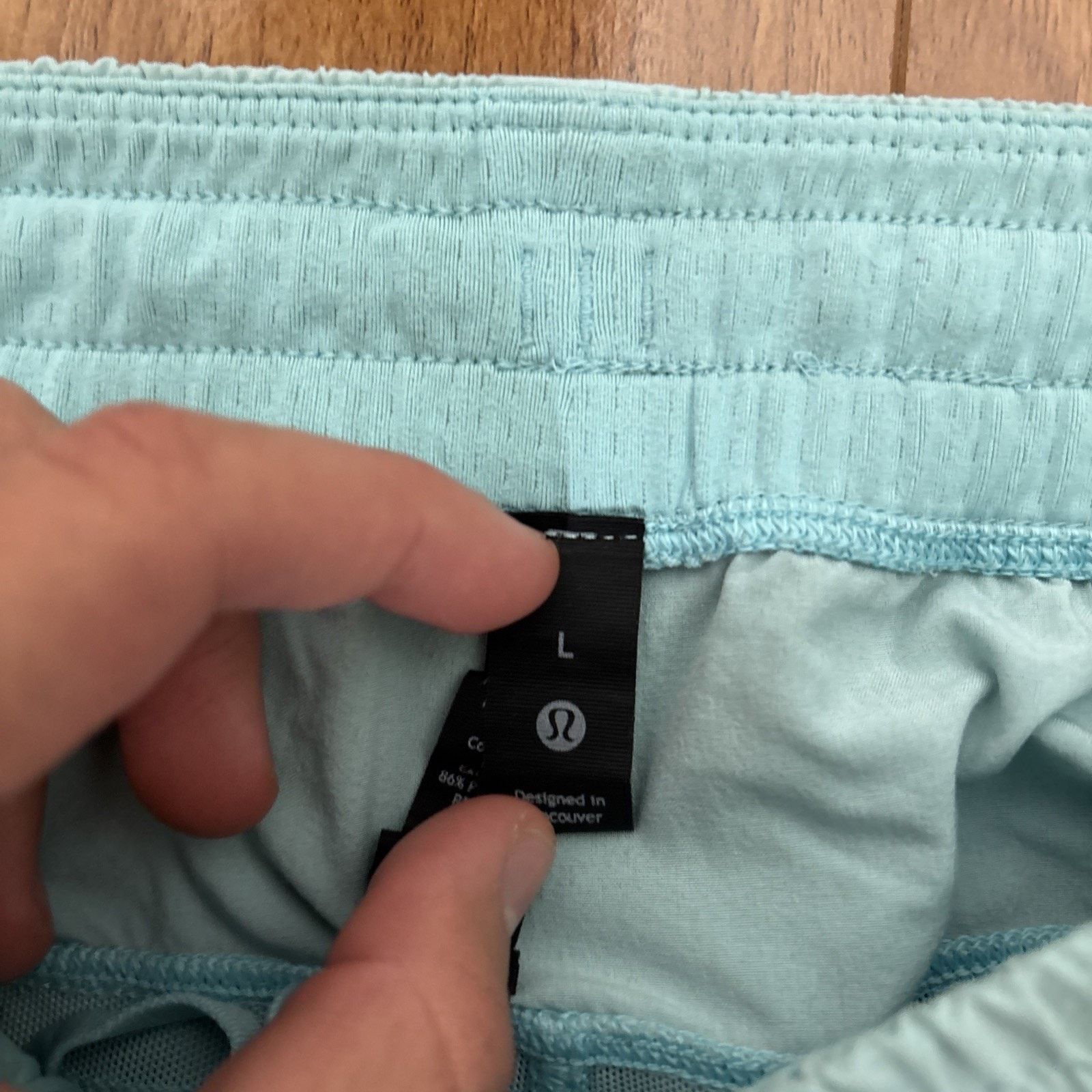 Lululemon Lululemon Shorts Blue Size L Pre Owned Defects Check PHOTOS Size 33" - 2 Thumbnail