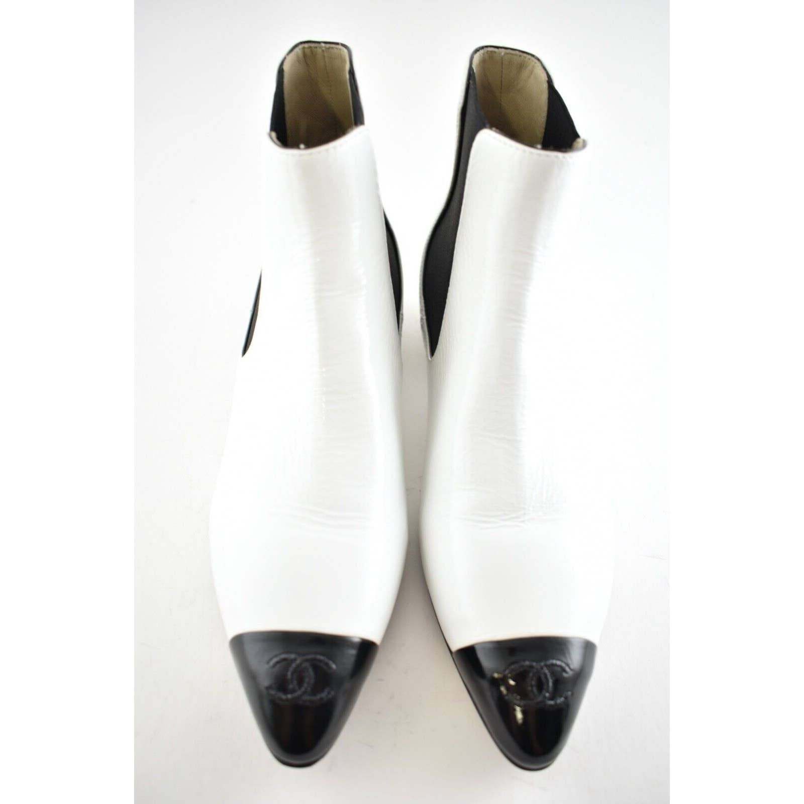 Chanel Chanel 19B White Black Leather Cone CC Logo Ankle Short Size US 8 / IT 38 - 7 Thumbnail