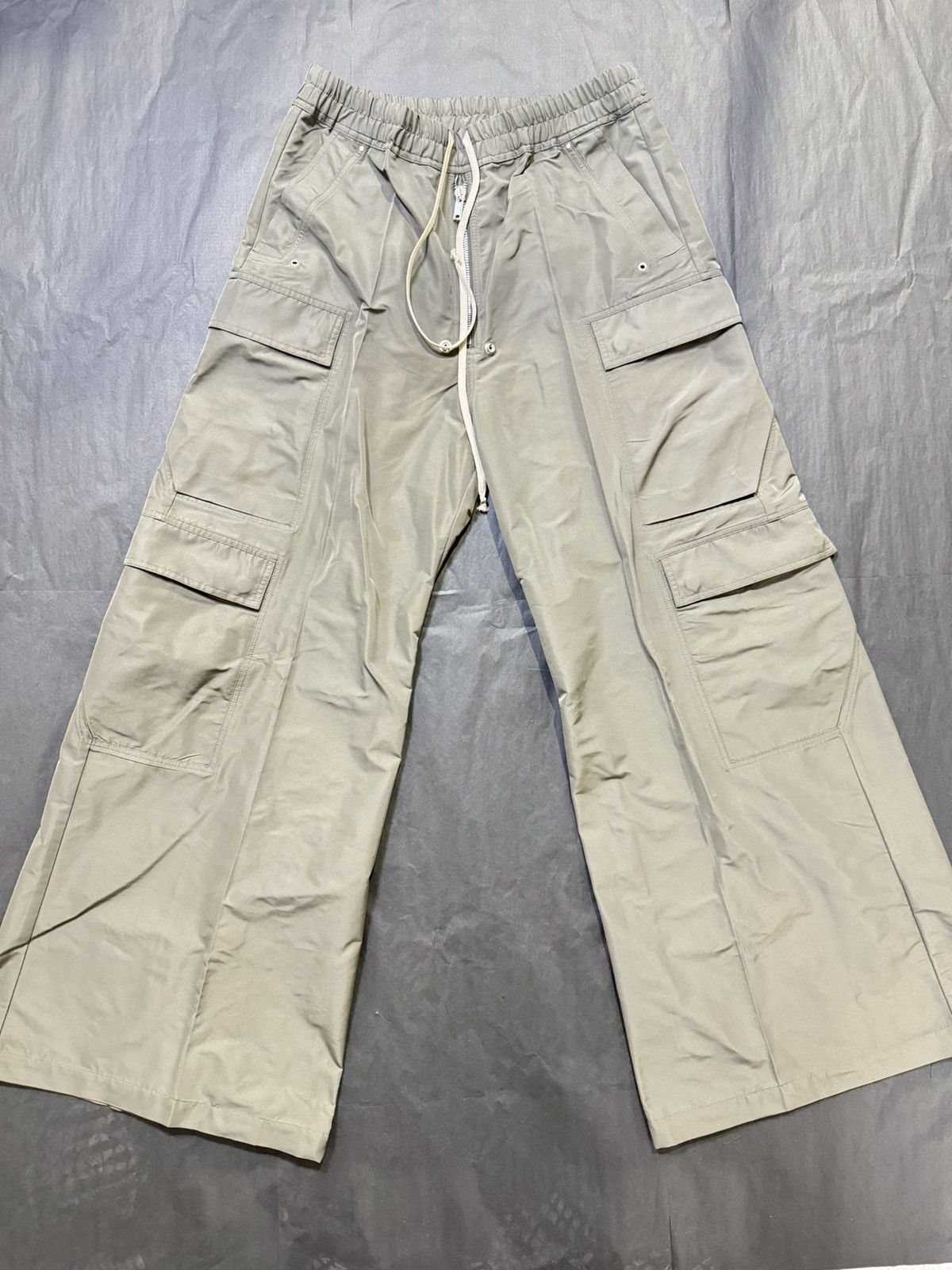 image of Rick Owens Men Cargobelas Pants in Dust/Sail (Size 32)