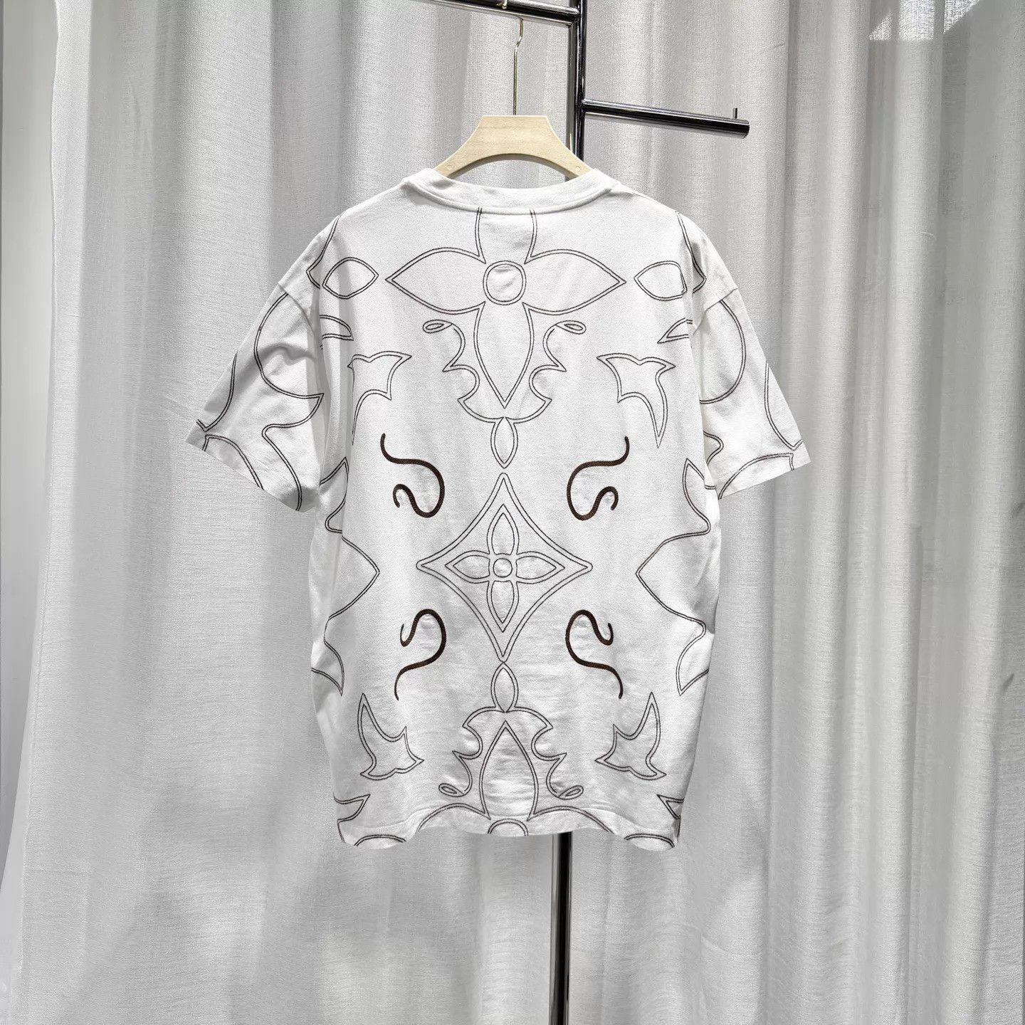 Louis Vuitton LV 25 New White XXL 99 New Short Sleeve T-shirt Size US XXL / EU 58 / 5 - 2 Thumbnail