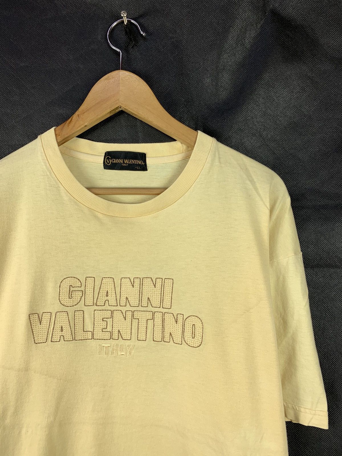 Gianni Valentino Steals! Gianni Valentino Spellout Embroided Designer Tee Size US L / EU 52-54 / 3 - 2 Thumbnail