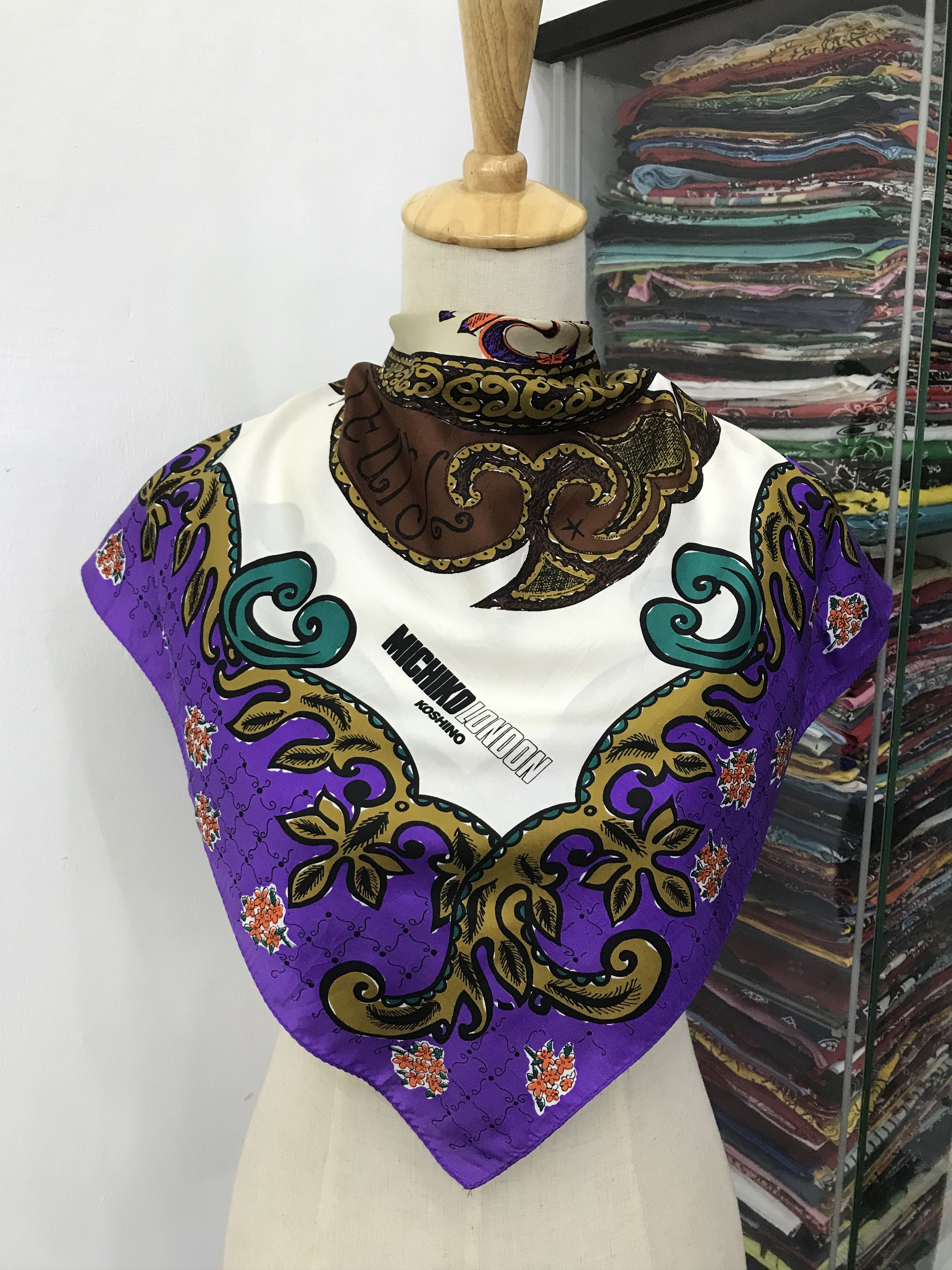 Michiko Koshino London × Vintage Vintage Michiko Koshino London Silk Scarf Size ONE SIZE - 1 Thumbnail