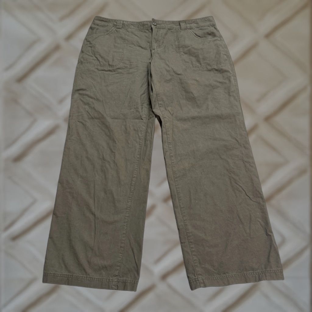 Vintage Columbia Chino Pants Womens Plus 18W Straight Leg 31in Inseam Green Cotton Field Outdoor Casual Travel Holiday 90s Theme Mens Womens Girls Size 40" / US 18 - 1 Thumbnail