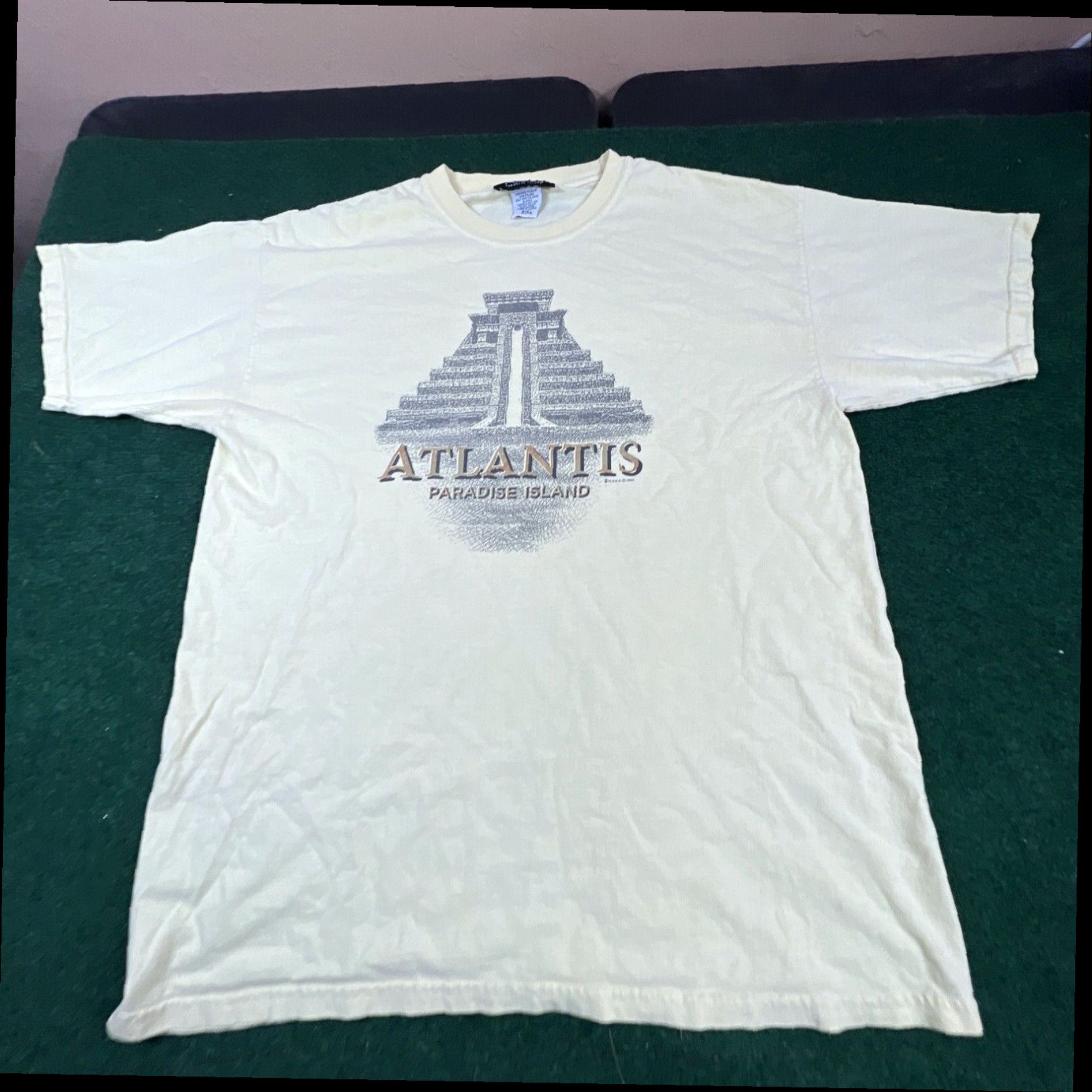 Vintage Vintage 2004 Atlantis Paradise Island Shirt Size Large Rare Yellow Size US L / EU 52-54 / 3 - 1 Thumbnail