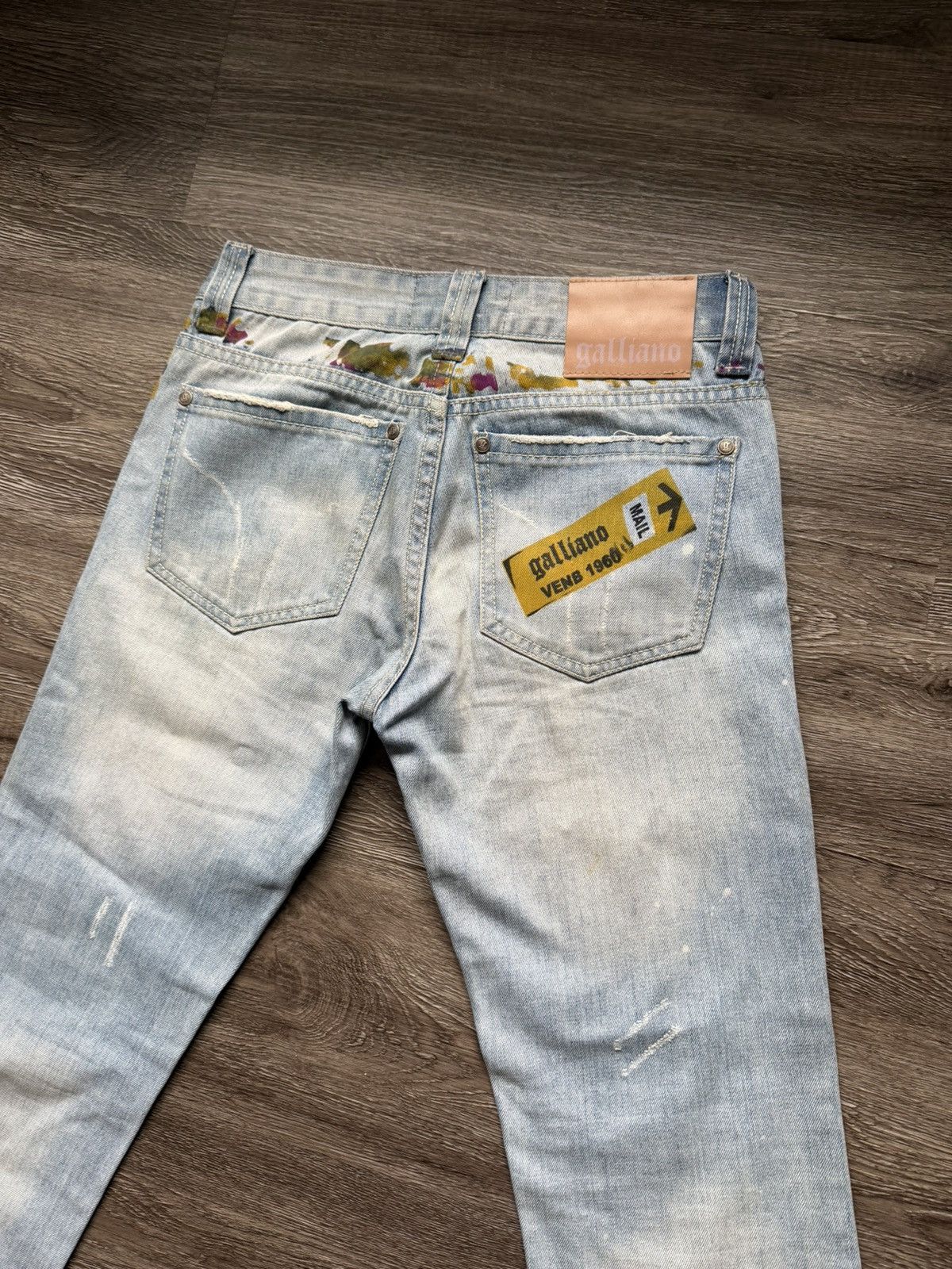John Galliano Rare John galliano Street Signs Multi Patch Denim Jeans Size US 28 / EU 44 - 9 Thumbnail