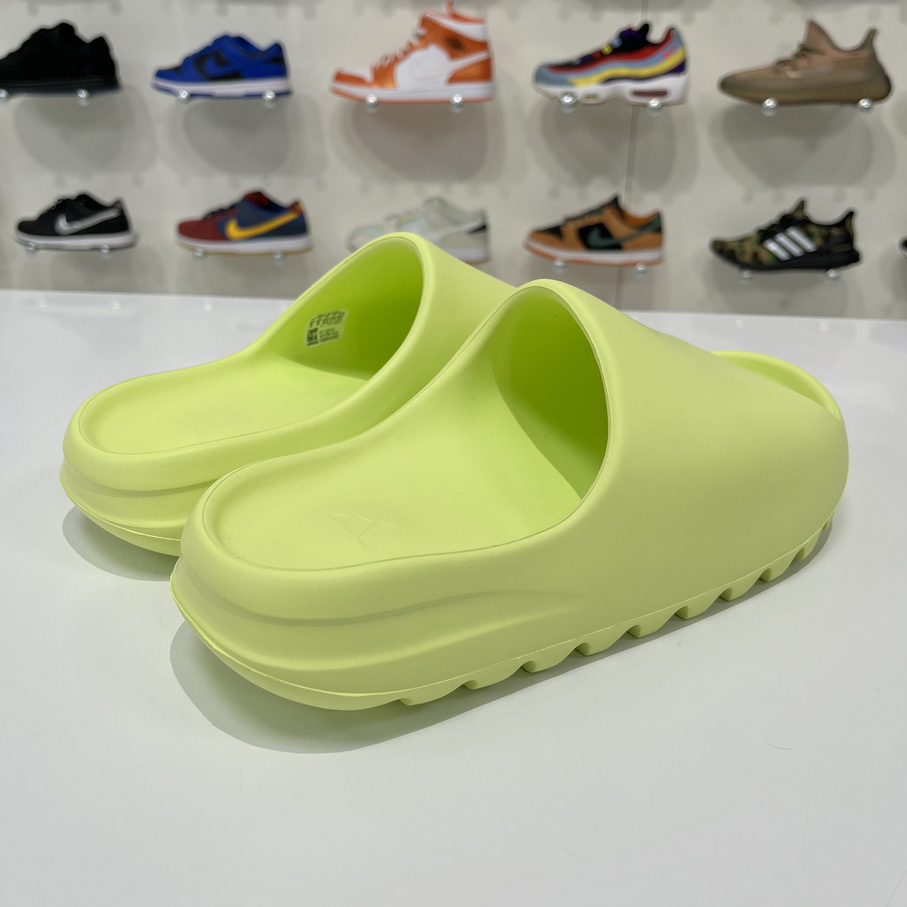 Adidas Adidas Yeezy Slide Glow Green Size US 9 / EU 42 - 6 Thumbnail