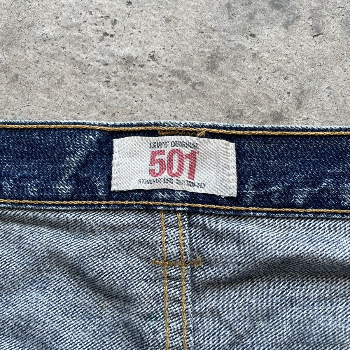 Jean × Levi's × Vintage Vintage Levi’s 501 Distressed Fly Button Faded Jeans Pants Size US 36 / EU 52 - 8 Thumbnail