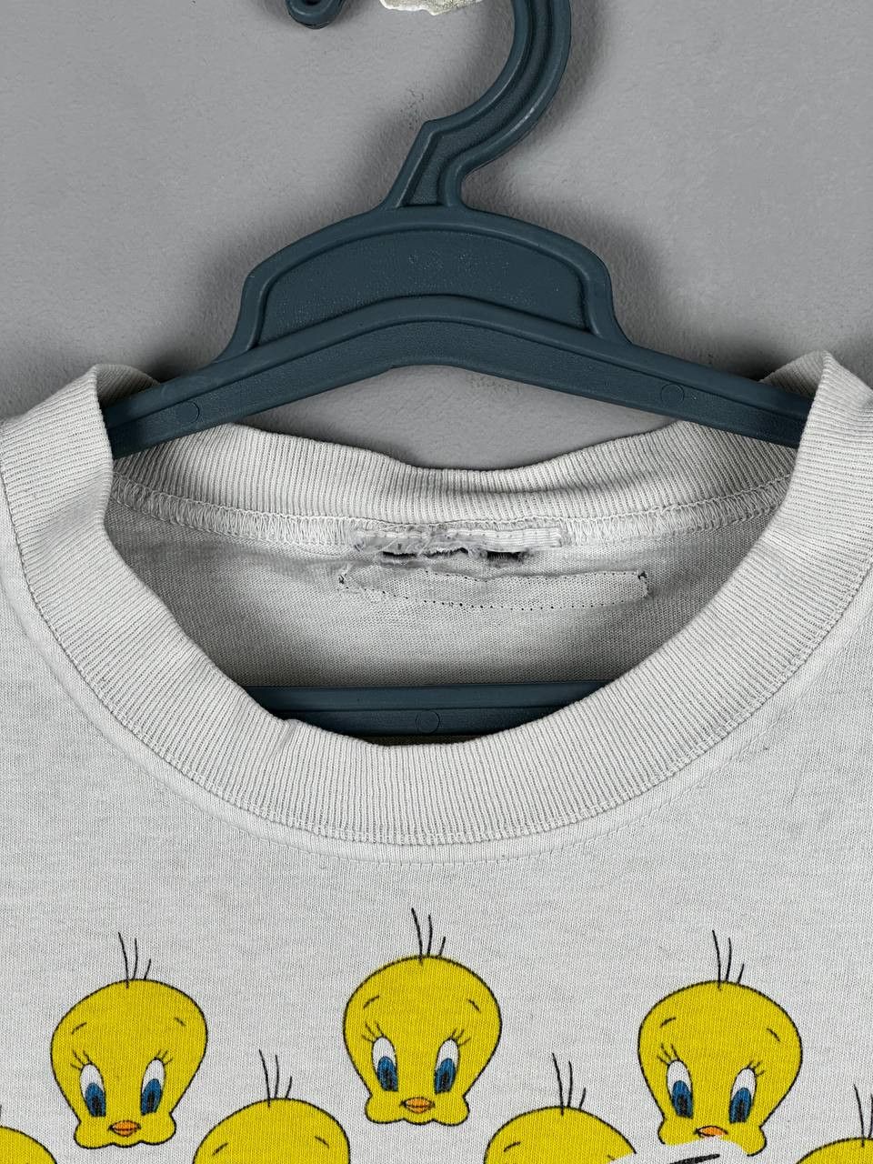 Vintage Vintage 1993 Tweety Bird Looney Toones T Shirt All Over Prin Size US L / EU 52-54 / 3 - 9 Thumbnail