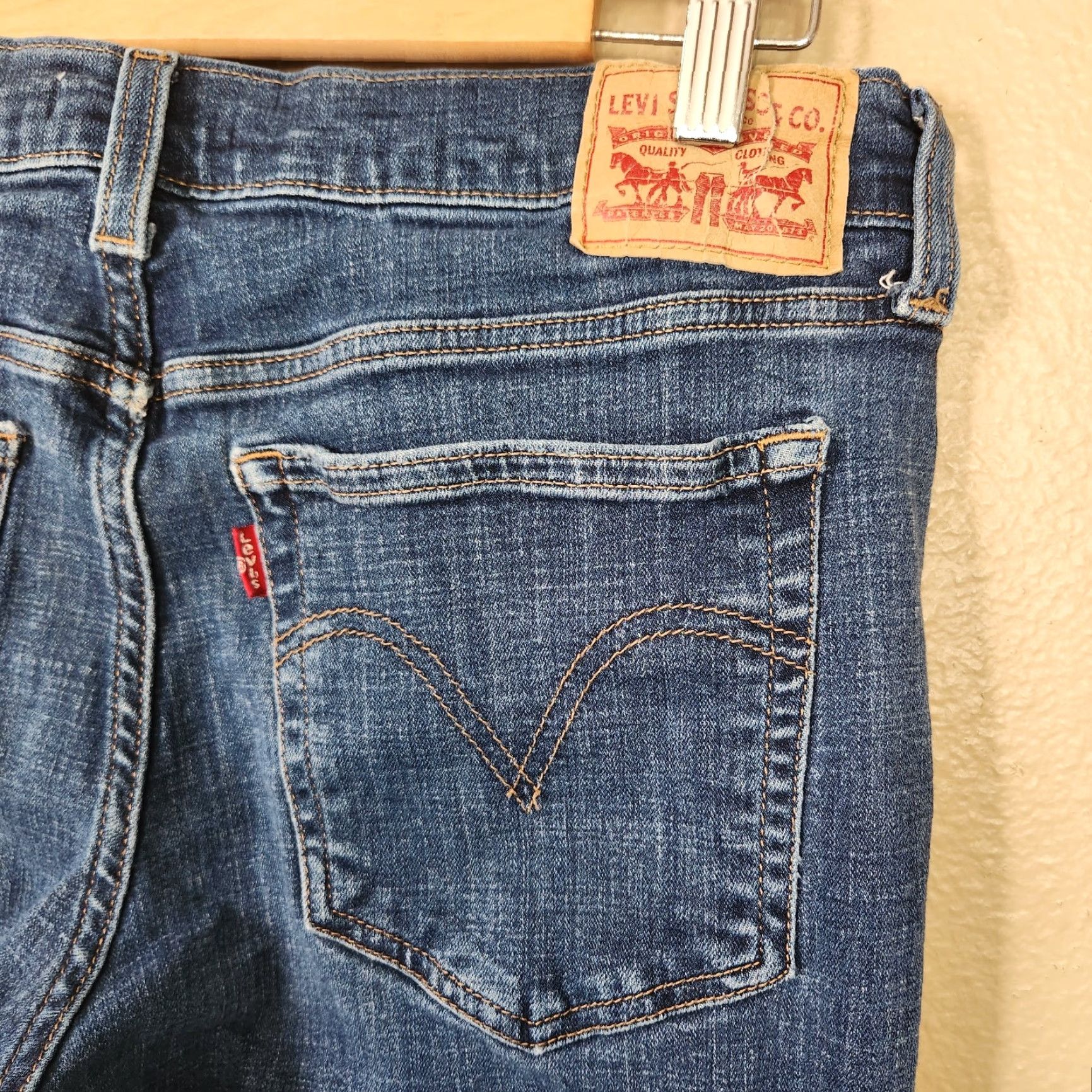 Levi's VINTAGE not applicable. Final: Levi's Jeans Womens Medium Wash Distressed Mid Rise Boyfriend Jeans-Size 30 Size 30" / US 8 / IT 44 - 7 Thumbnail
