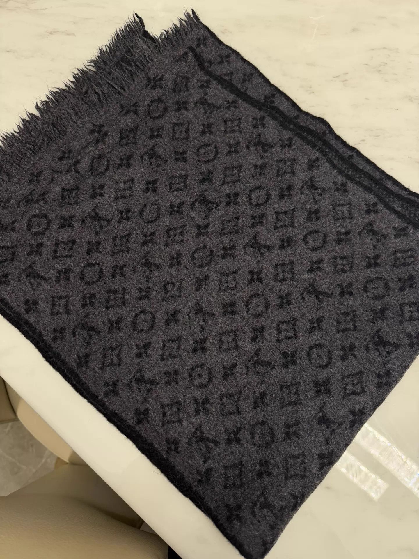 Louis Vuitton Louis Vuitton All Over Print Black Authentic Scarf Size ONE SIZE - 1 Thumbnail