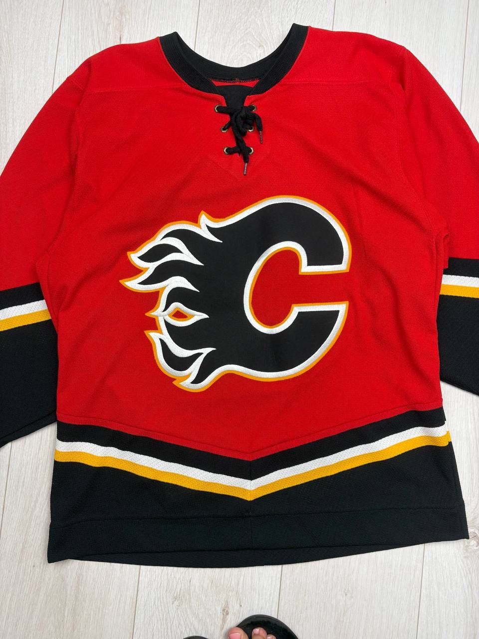 Ccm Vintage Calgary Flames Hockey Jersey NHL CCM Size US S / EU 44-46 / 1 - 2 Thumbnail