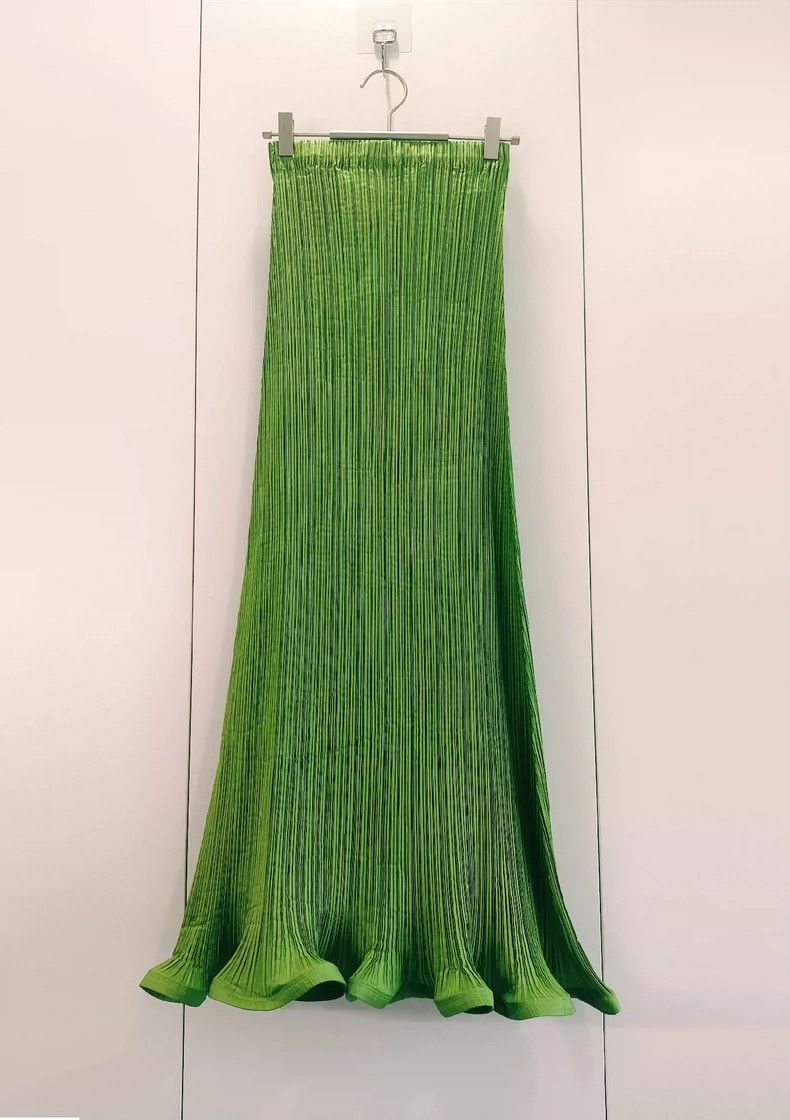 Issey Miyake Issey Miyake size:L A light green main line three-dimensio Size 22" - 1 Thumbnail