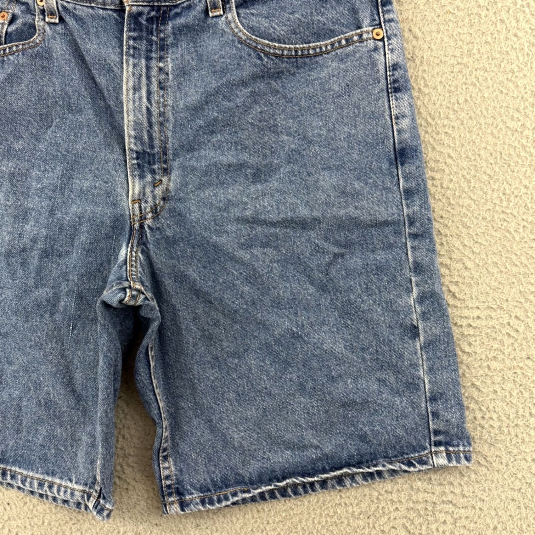 Levi's VINTAGE Levi's 550 Jean Shorts Men 36 Blue Relaxed Fit Baggy 90s Biker Skate 10" Jeans Shorts 36 Mens Denim Classic 5-Pocket Size US 36 / EU 52 - 2 Thumbnail