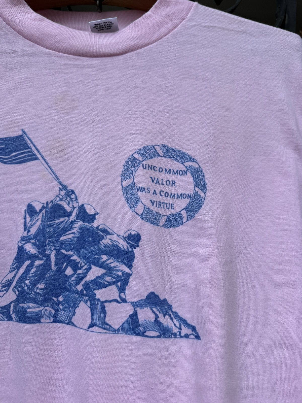 Vintage Vintage 80s Uncommon Valor Was a Common Virtue T shirt WW2 Size US L / EU 52-54 / 3 - 12 Thumbnail