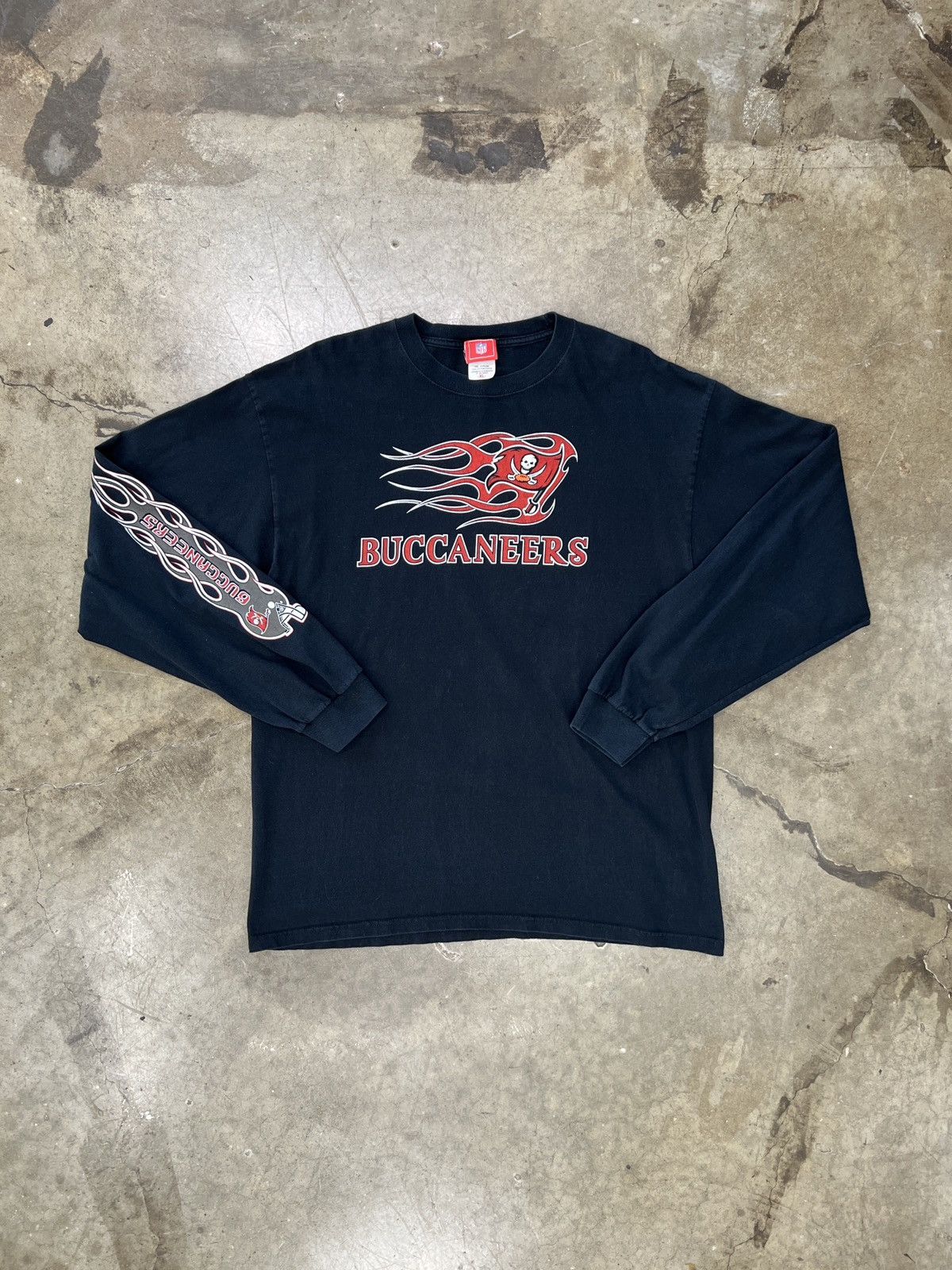 NFL Vintage NFL Tampa Buccaneers Football Long Flame Sleeve XL Size US XL / EU 56 / 4 - 2 Thumbnail