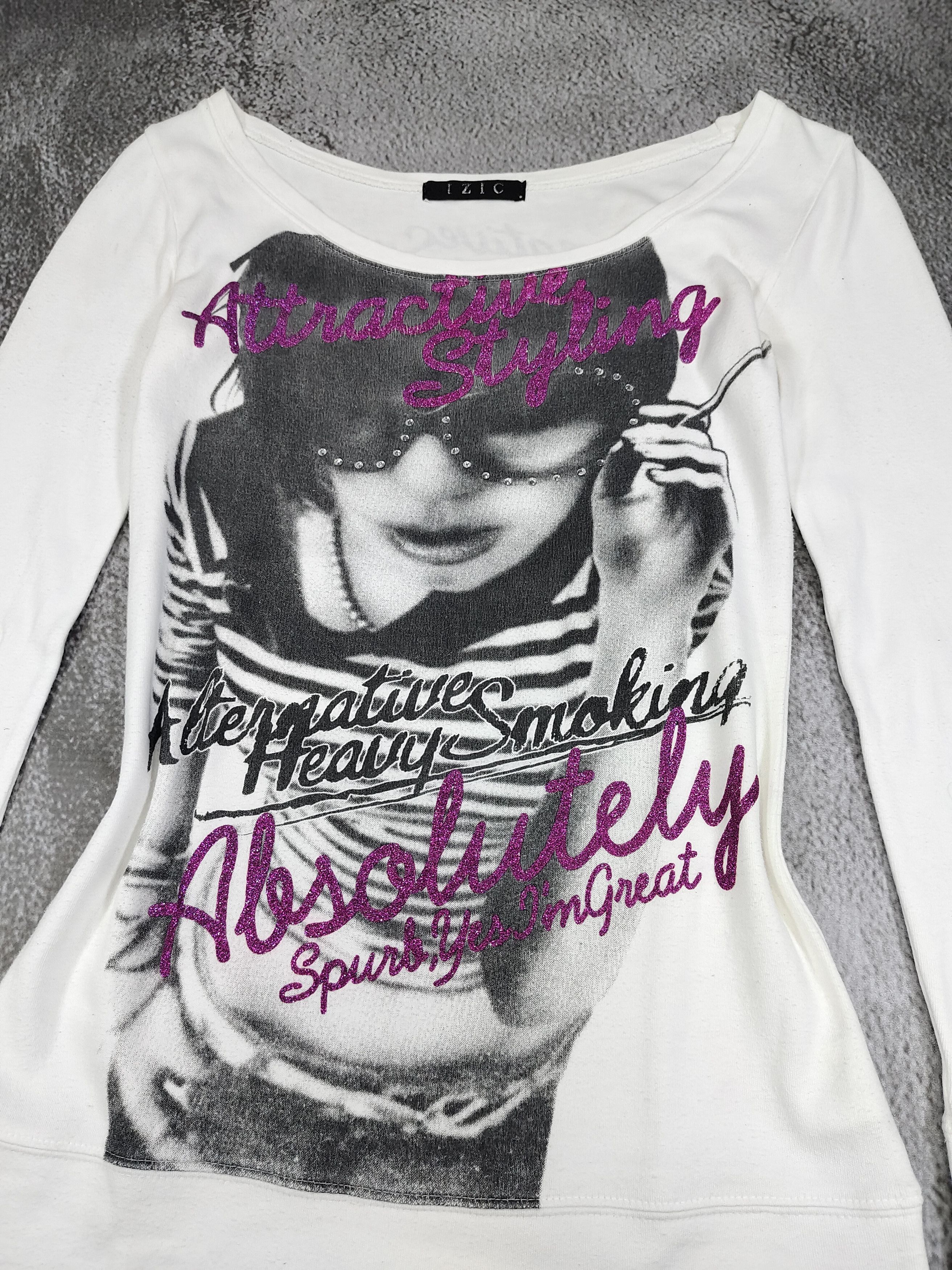 Japanese Brand 2000s IZIC🇯🇵 Photo Girl Glitter Script Rhinestone Graphic Size M / US 6-8 / IT 42-44 - 6 Thumbnail
