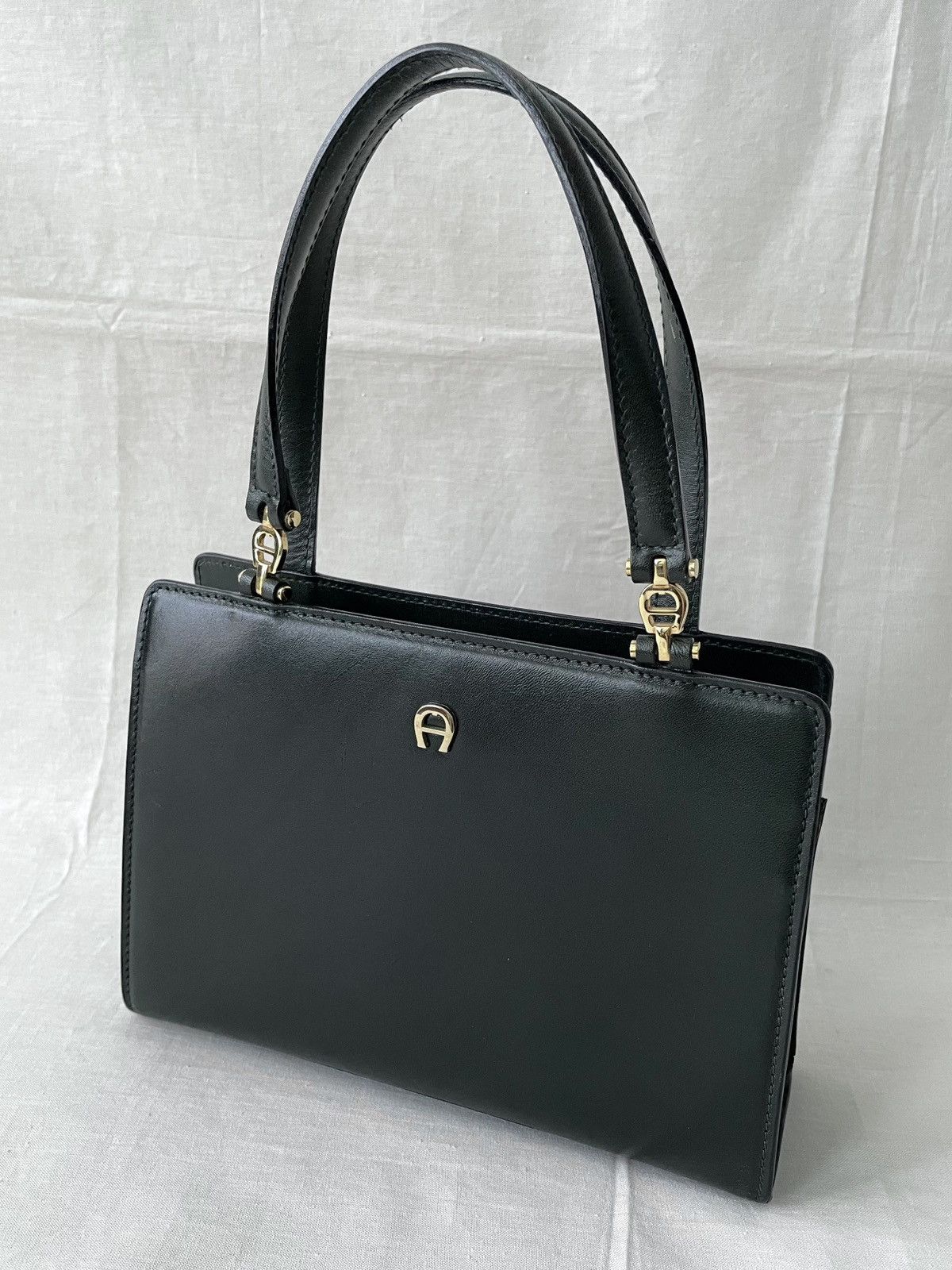 Etienne Aigner Vintage Aigner Black Leather Small Handbag Size ONE SIZE - 2 Thumbnail