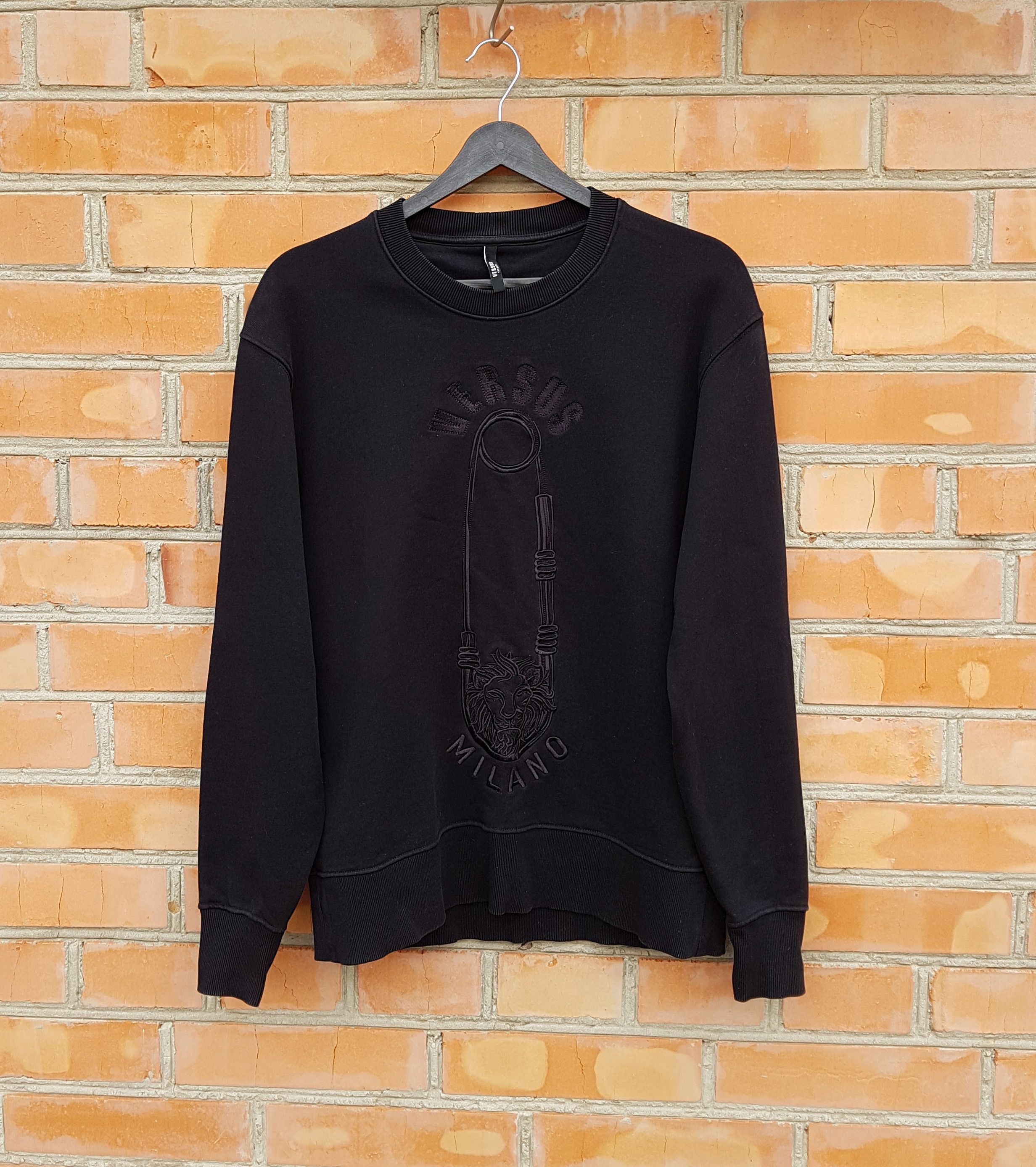 Versace Versace Versus Embroidered Pin Sweatshirt Black sz S Size US S / EU 44-46 / 1 - 2 Thumbnail