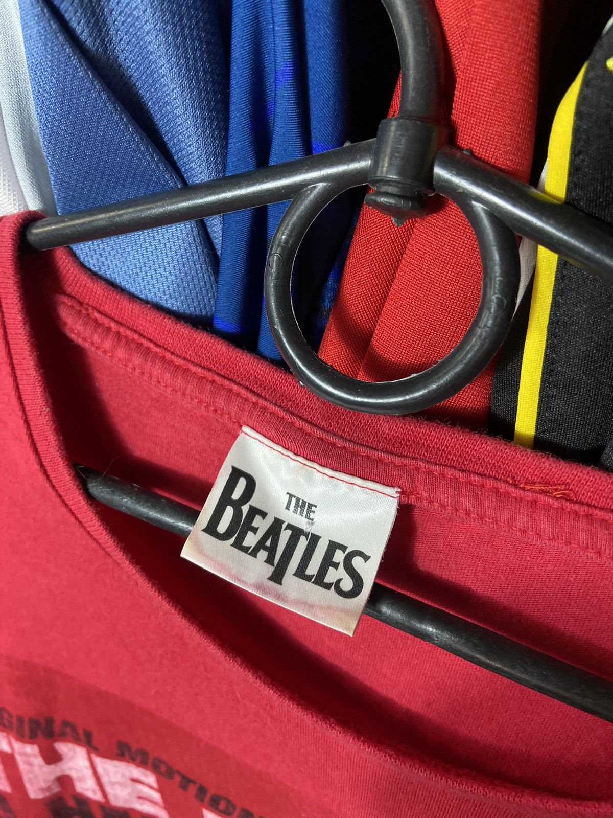 Apple × Vintage THE BEATLES APPLE CORP. 2012 RED COTTON ROCK BAND SHIRT Size US M / EU 48-50 / 2 - 3 Thumbnail