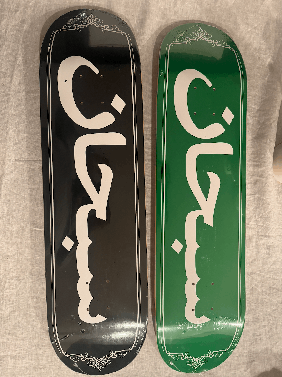 スケートボード Supreme Arabic Logo Skateboard Deck Supreme Arabic
