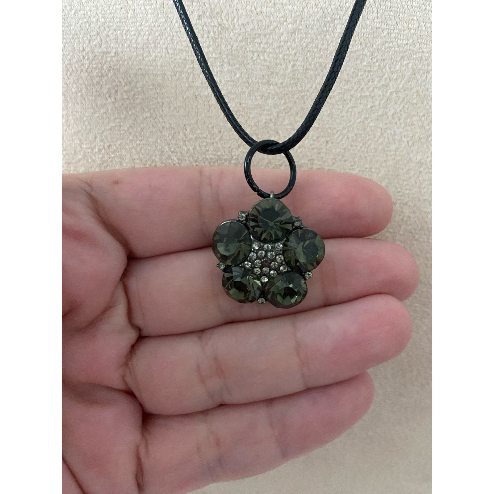 Handmade crystal flower pendant necklace Size ONE SIZE - 2 Thumbnail