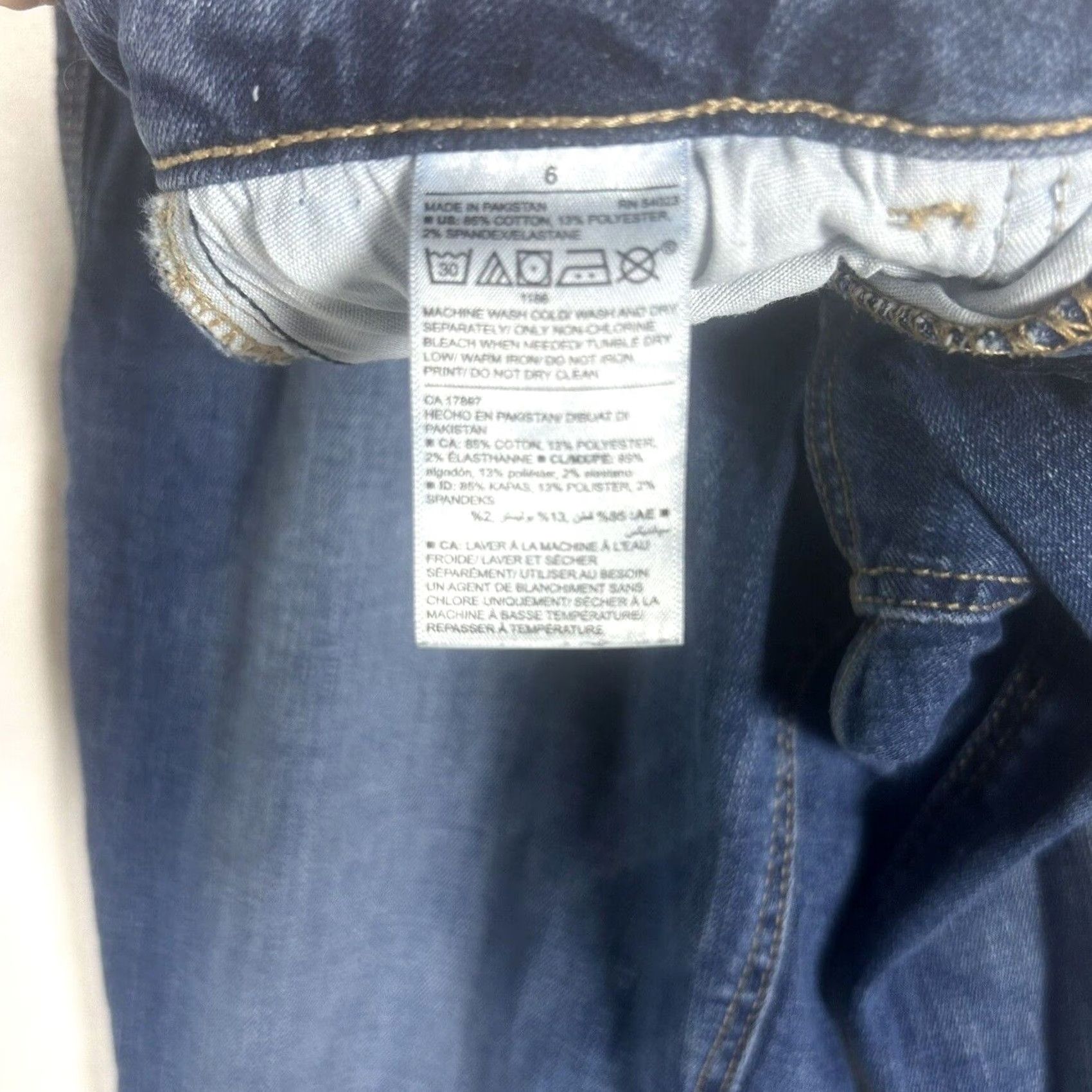 Old Navy Old Navy Rockstar Super Skinny High Rise Jeans Sz 6 Secret Slim Pockets Raw Hem Jeans Women Regular Blue Medium Denim Slim Button 6 Size 28" / US 6 / IT 42 - 3 Thumbnail