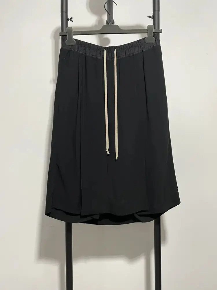Rick Owens Sz 48 Rick Owens Mainline Thin Material Falling Shorts-2505 Size US 32 / EU 48 - 1 Thumbnail