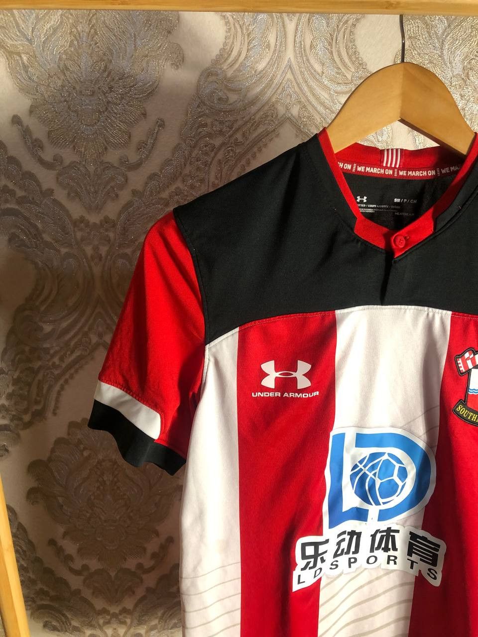 Under Armour Vintage FC Southampton England Soccer Jersey Retro Y2K Size US S / EU 44-46 / 1 - 3 Thumbnail