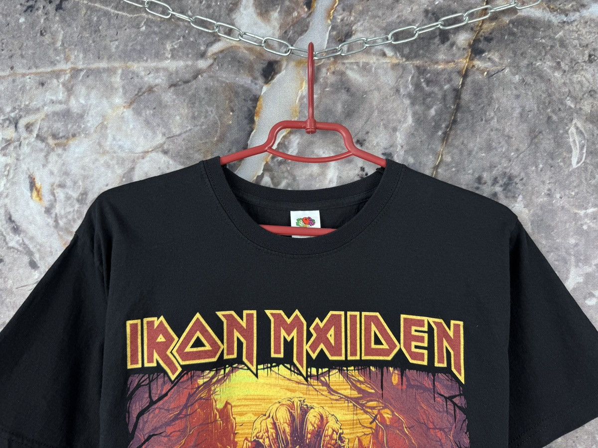 Iron Maiden Men’s Iron Maiden World Tour 2017 T-Shirt Size Medium Size US M / EU 48-50 / 2 - 3 Thumbnail