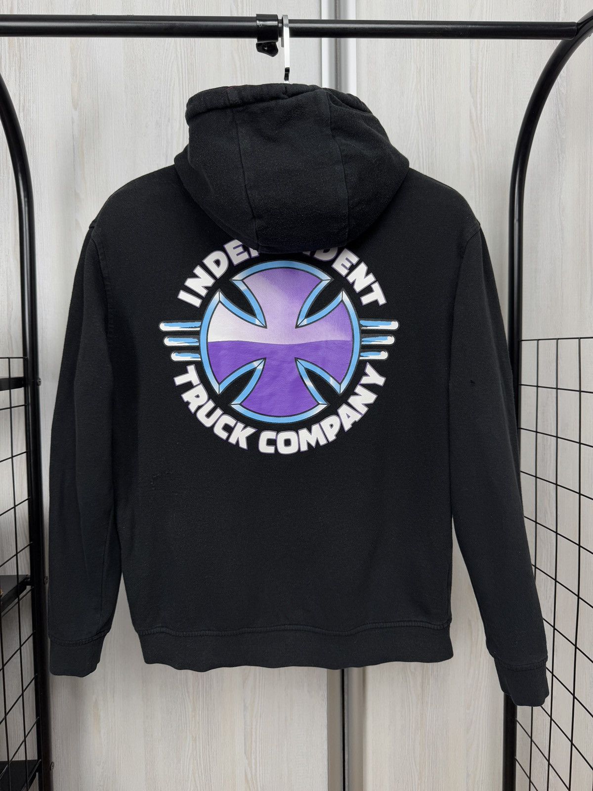 Independent Truck Co. Independent truck co vintage y2k big logo skateboard hoodie Size US S / EU 44-46 / 1 - 1 Thumbnail
