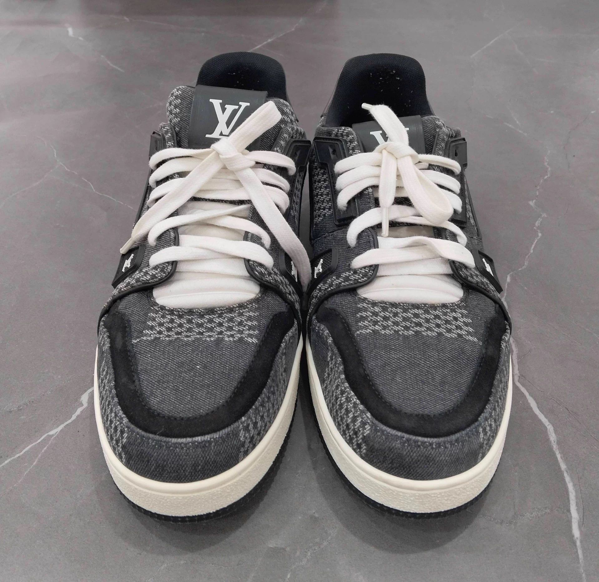 Louis Vuitton LV Damier Print Trainer Sneakers Size 42 Size US 9 / EU 42 - 4 Thumbnail