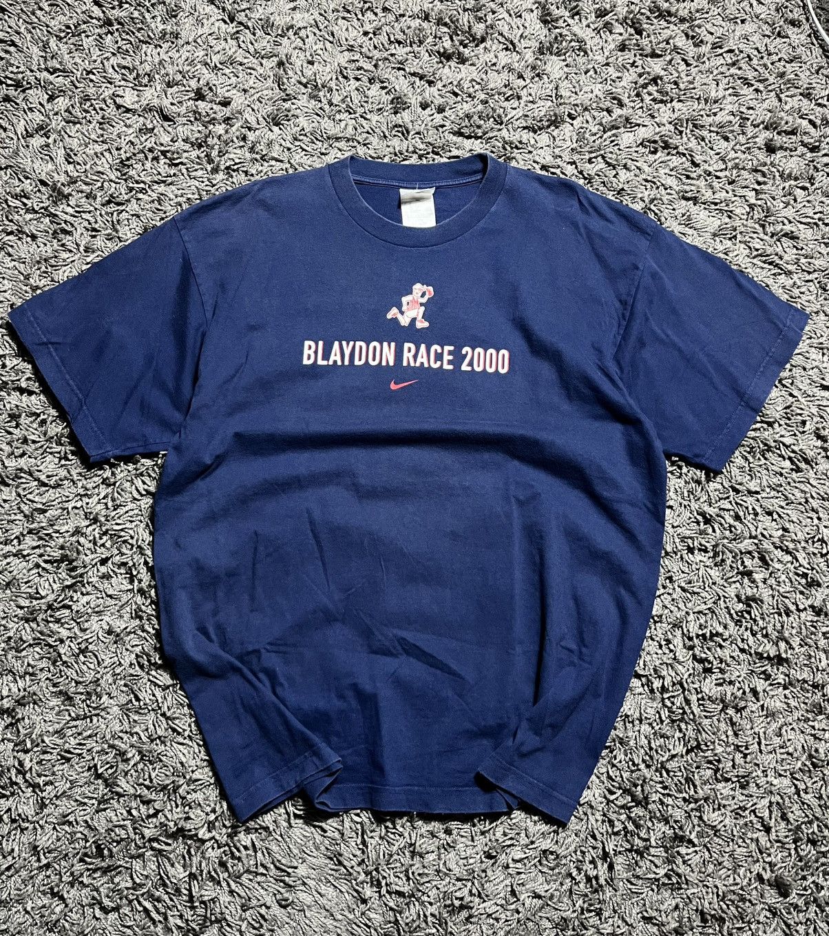 Nike NIKE VINTAGE Y2K COTTON CENTRE SWOOSH FADED T-SHIRT Size US XL / EU 56 / 4 - 1 Thumbnail