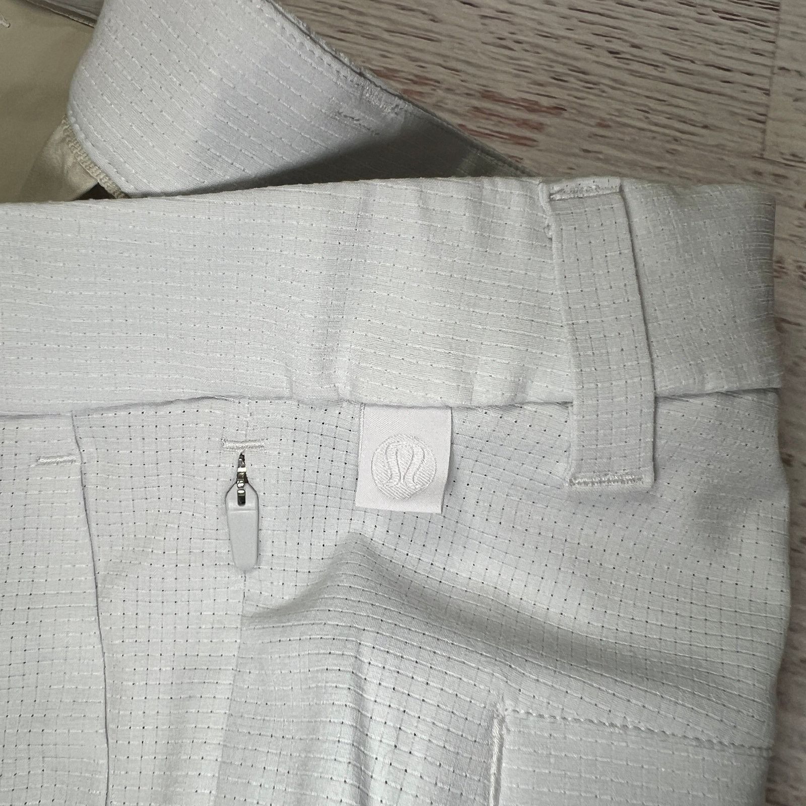 Lululemon Lululemon Commission Slim Ventlight Pant White Opal 33x33 Size US 33 - 5 Thumbnail