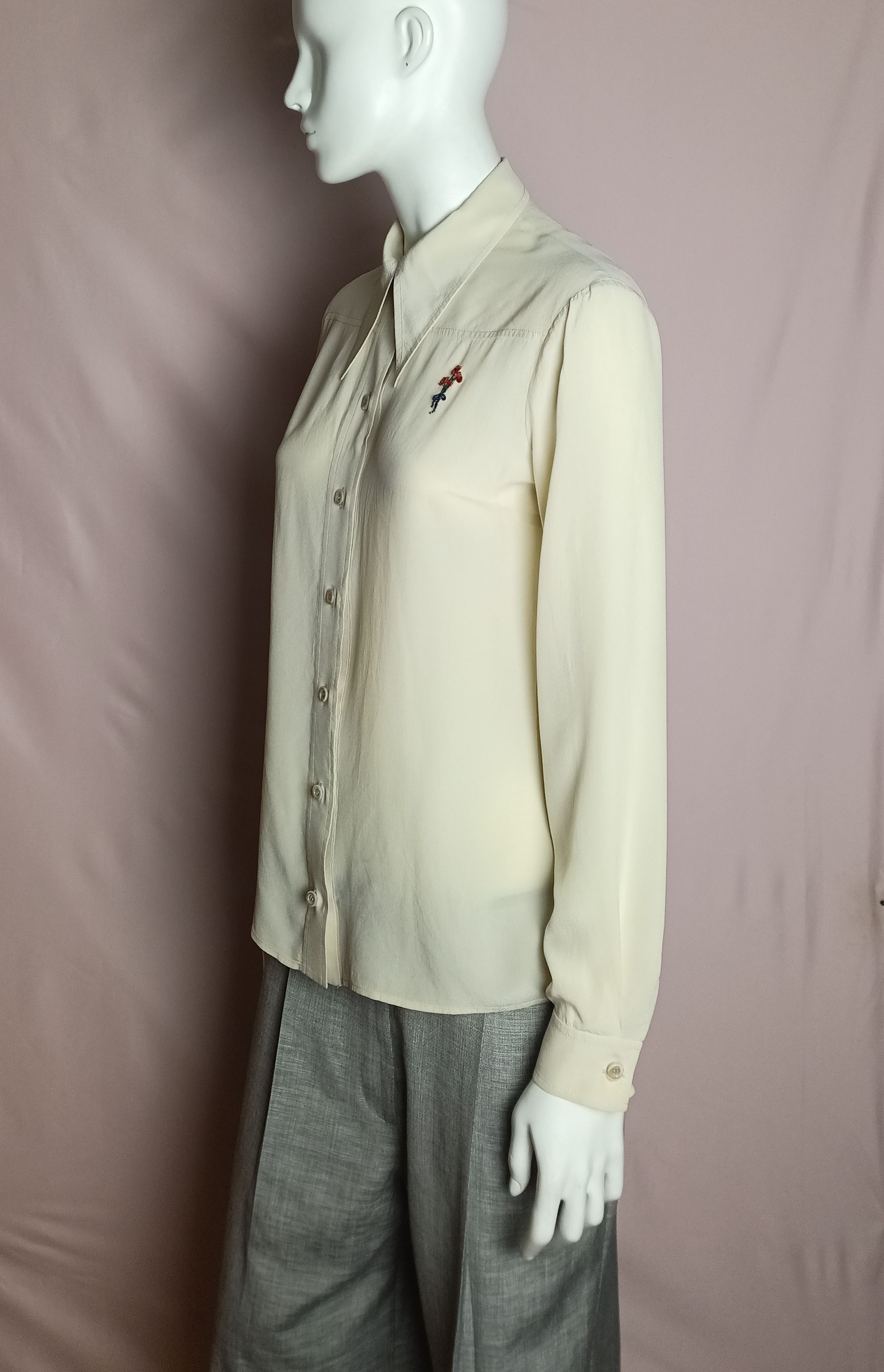 Gucci Gucci Ivory Silk Blouse Embroidered Flower EU 38 Size S / US 4 / IT 40 - 2 Thumbnail