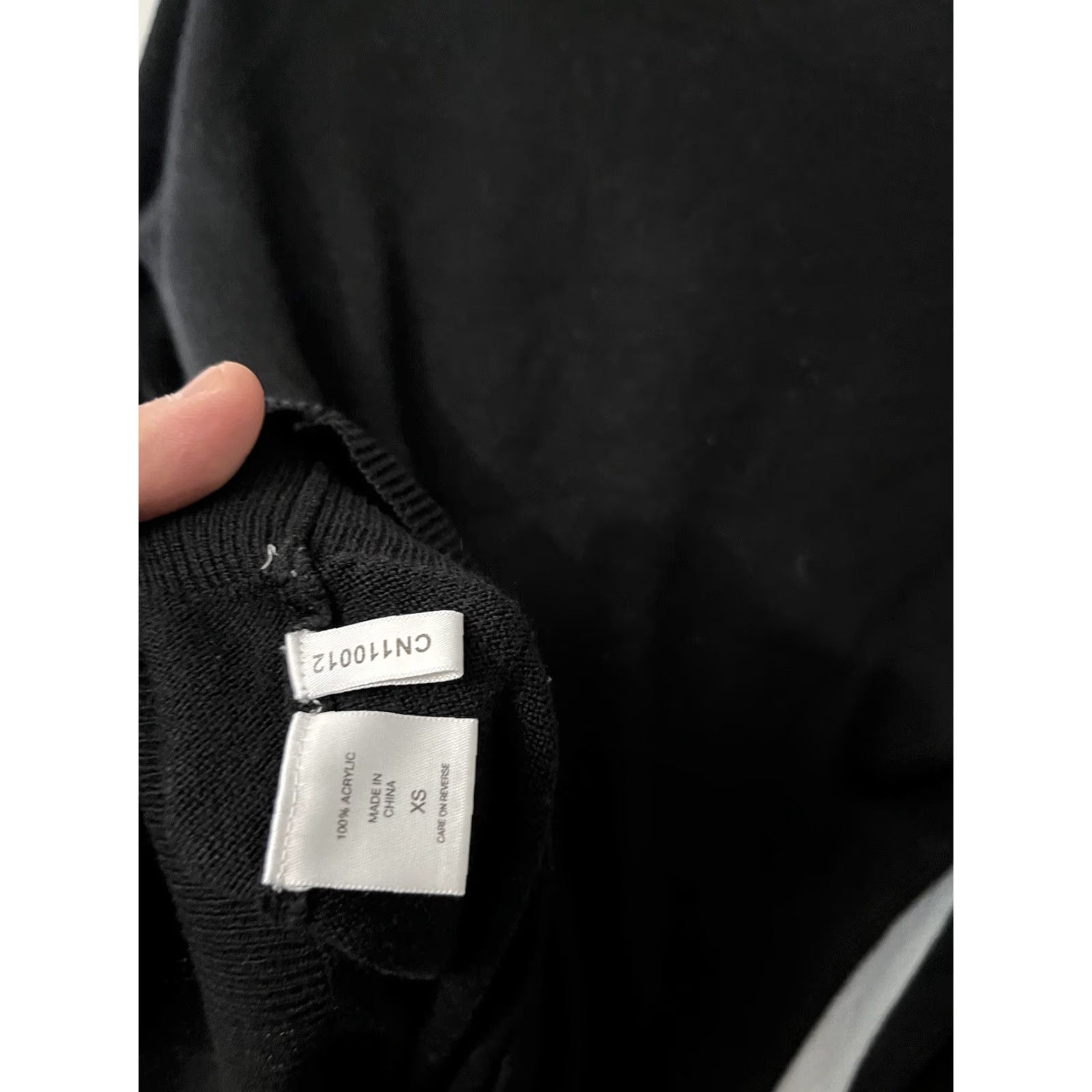 Vintage VINTAGE New York & Company Sweater Shirt Womens XS Long Sleeve V-Neck Black Knit Pullover Classic Knitwear Mens Womens Size XS / US 0-2 / IT 36-38 - 4 Thumbnail