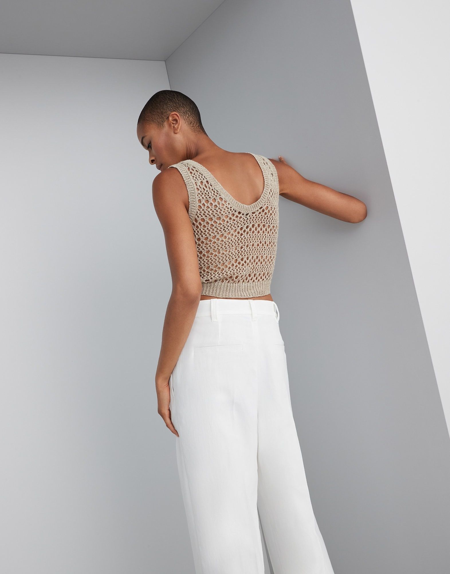 o1w1db10825 Knitted Vest in Light/Pastel Brown