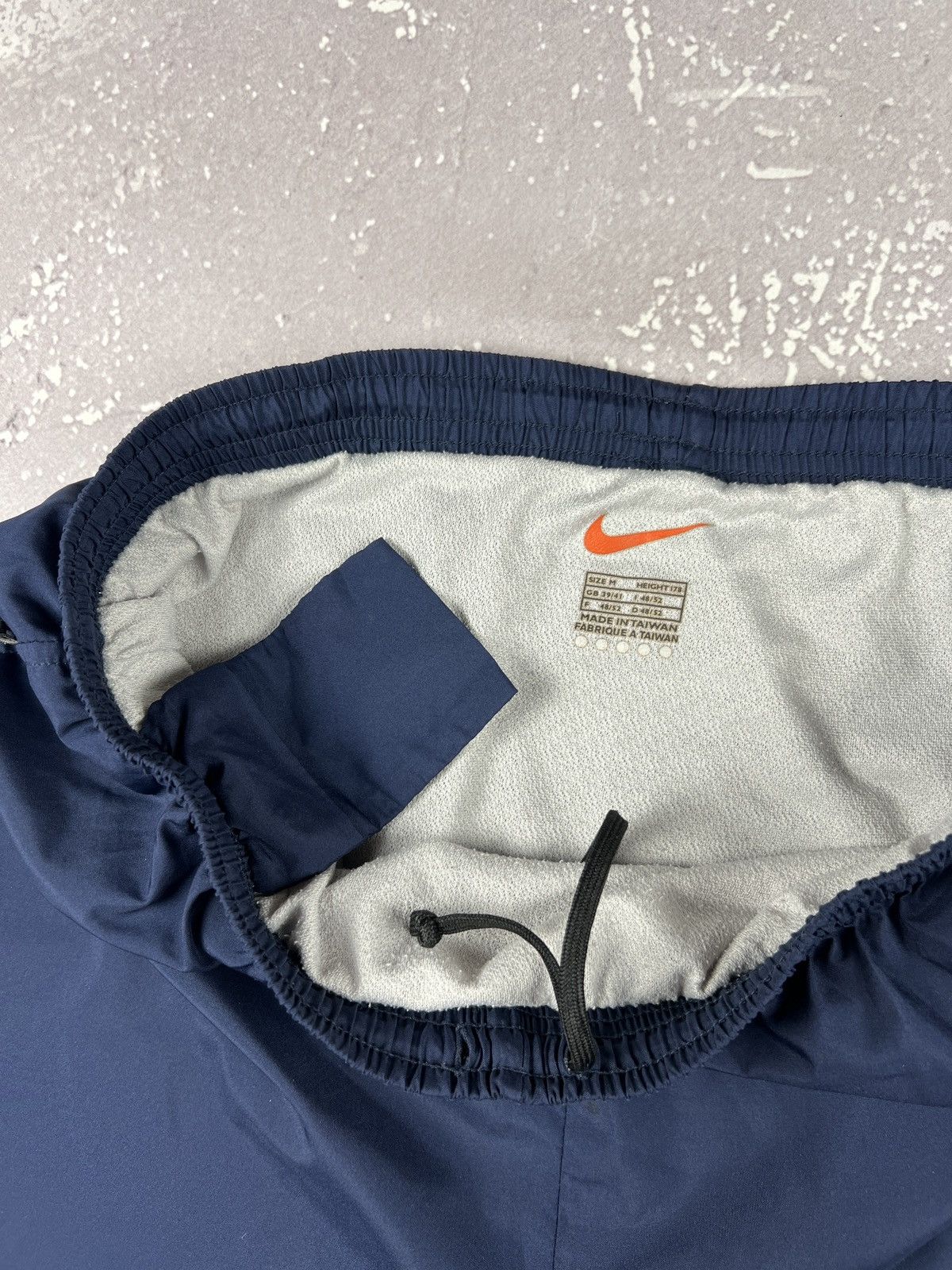 Nike Vintage Nike Mini Swoosh Nylon Shorts Mens Medium Size US 31 - 4 Thumbnail