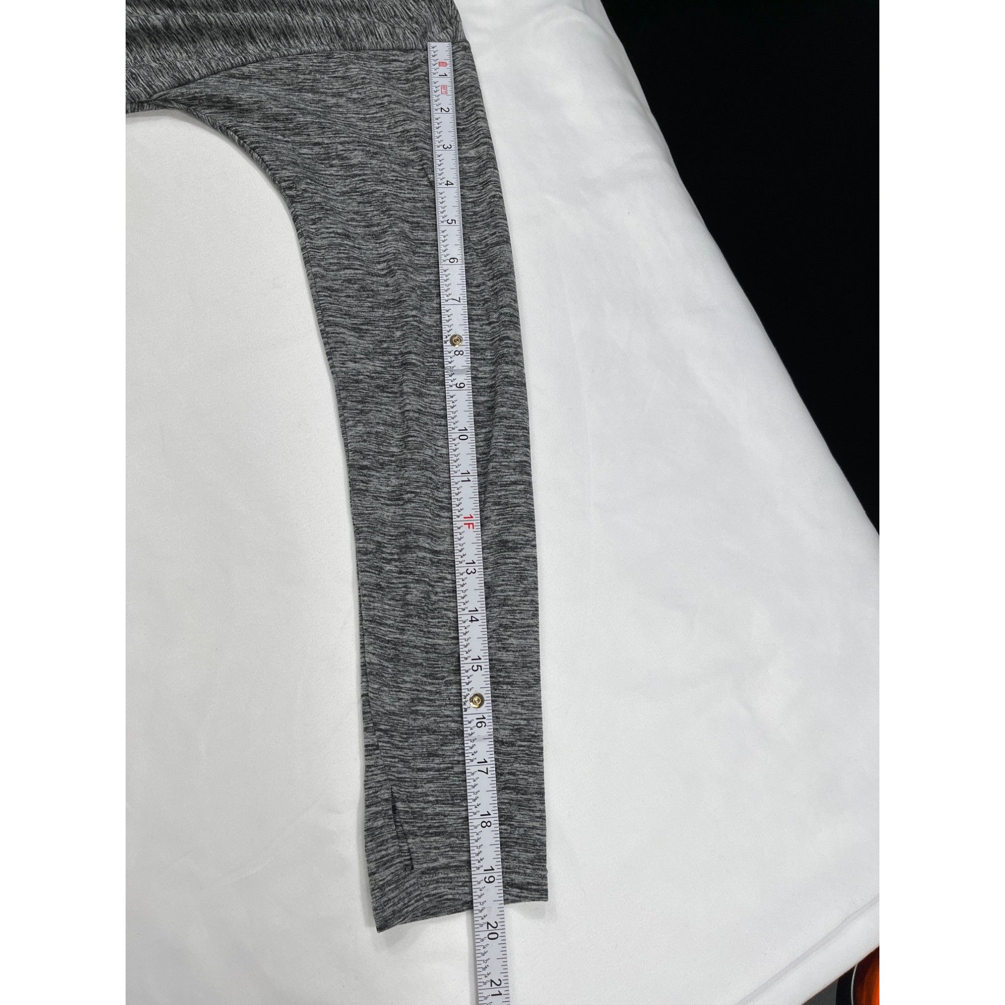 Other Danskin SKU 7683 Womens Heathered Gray Long Sleeve Top Size Size S / US 4 / IT 40 - 7 Thumbnail