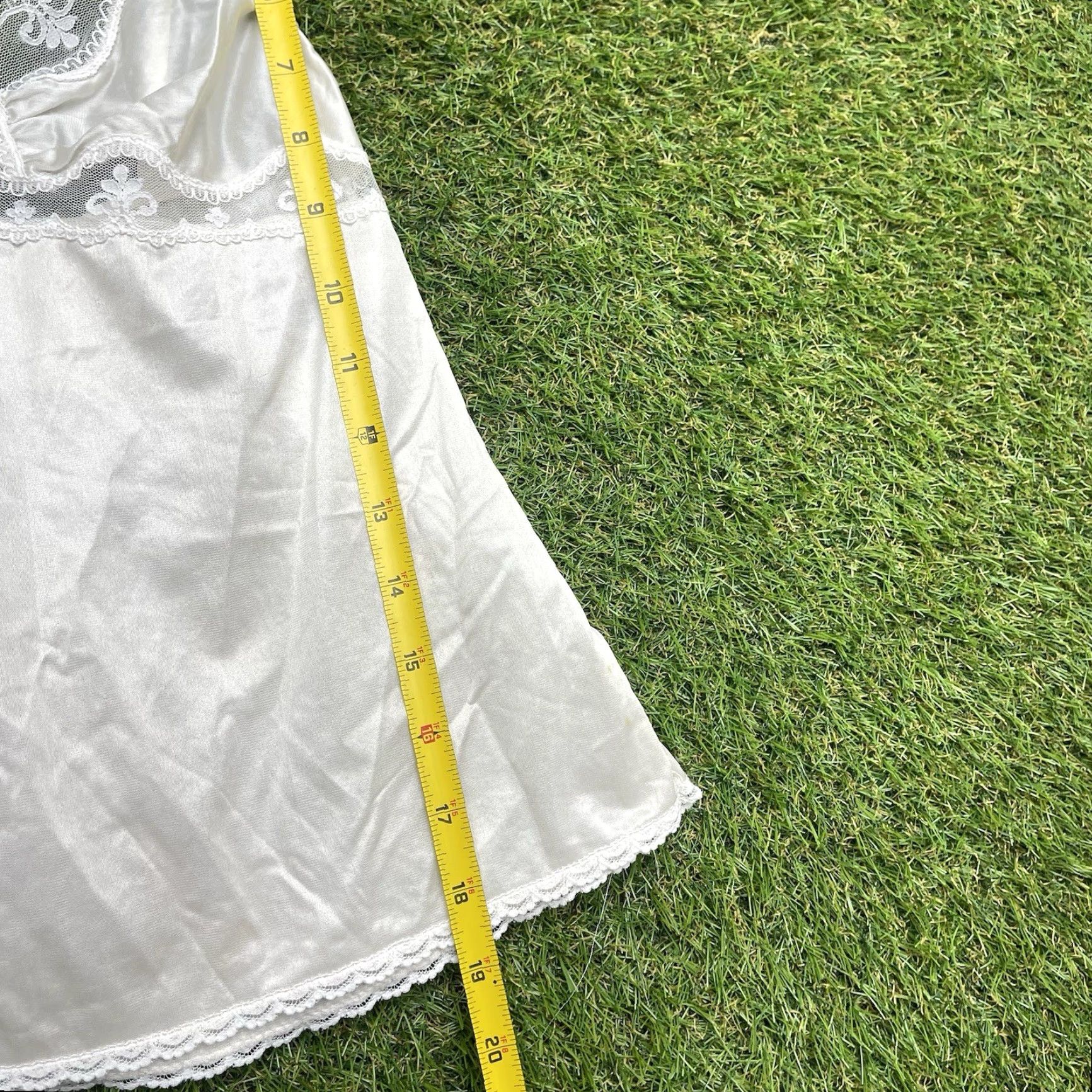 Vintage VINTAGE Maidenform Camisole Shirt Womens S White 70s Delicate Lace Nylon 32 Delectables 70s Maidenform Womens Size S / US 4 / IT 40 - 6 Thumbnail