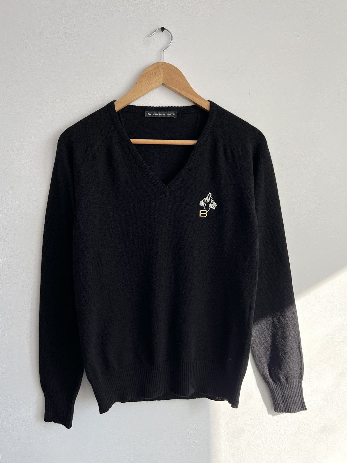 Balenciaga Balenciaga Paris F/W08 German Shepherd Embroidered V Sweater Size M / US 6-8 / IT 42-44 - 1 Thumbnail